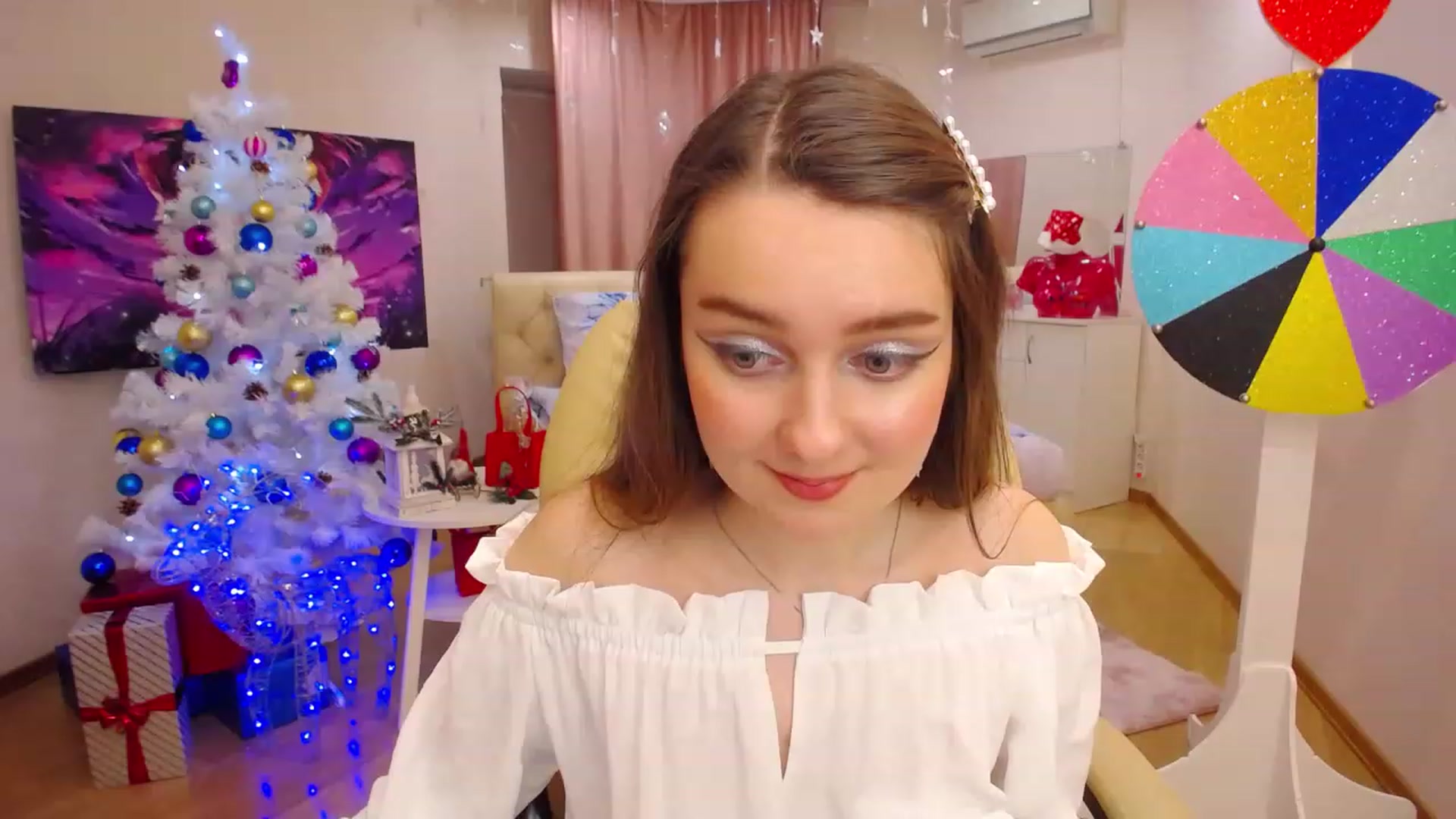 Gallery image thumbnail from OceanFeelss's myfreecams stream on, 12/30/2022, 19:42 image 15 of 20