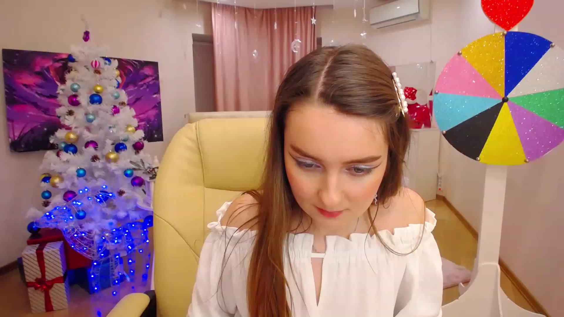 Gallery image thumbnail from OceanFeelss's myfreecams stream on, 12/30/2022, 20:50 image 15 of 20
