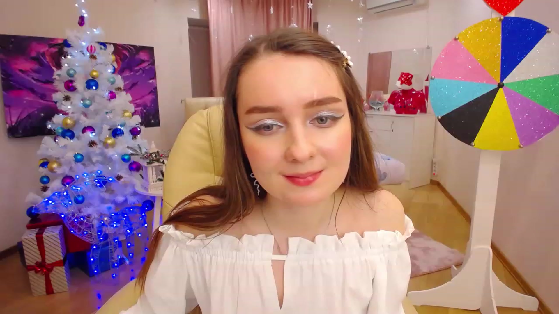 Gallery image thumbnail from OceanFeelss's myfreecams stream on, 12/30/2022, 20:50 image 10 of 20