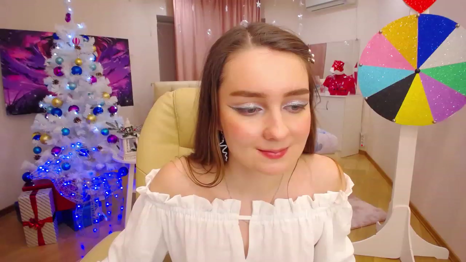 Gallery image thumbnail from OceanFeelss's myfreecams stream on, 12/30/2022, 20:50 image 8 of 20