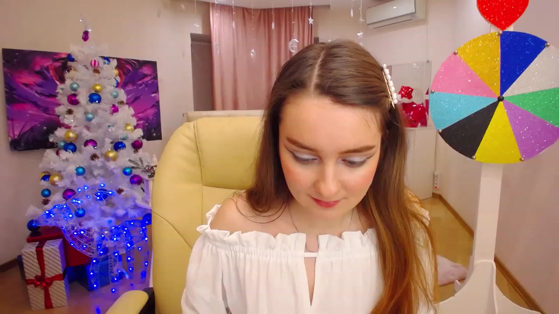 Gallery image thumbnail from OceanFeelss's myfreecams stream on, 12/30/2022, 20:50 image 16 of 20