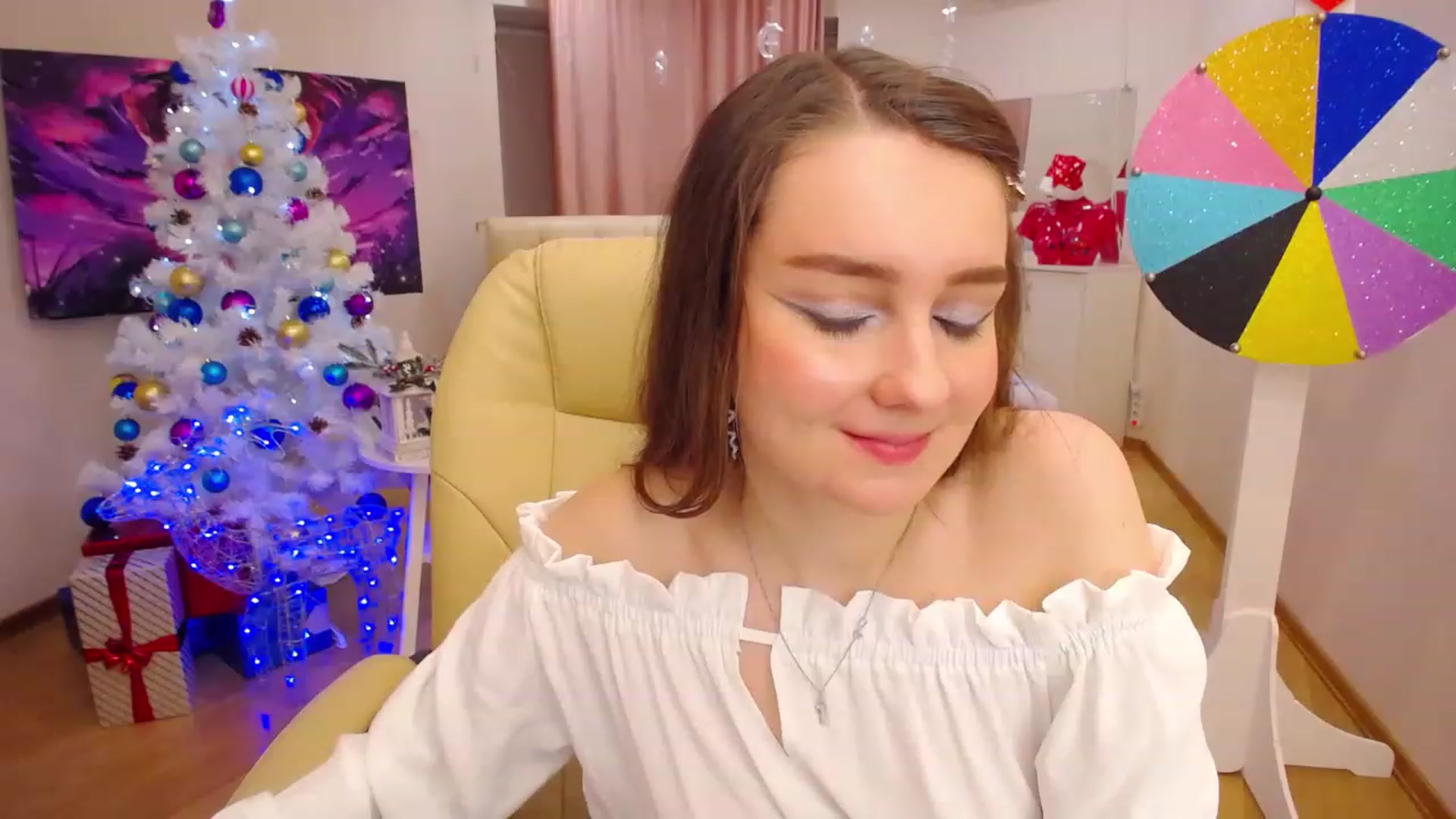 Gallery image thumbnail from OceanFeelss's myfreecams stream on, 12/30/2022, 22:32 image 16 of 20