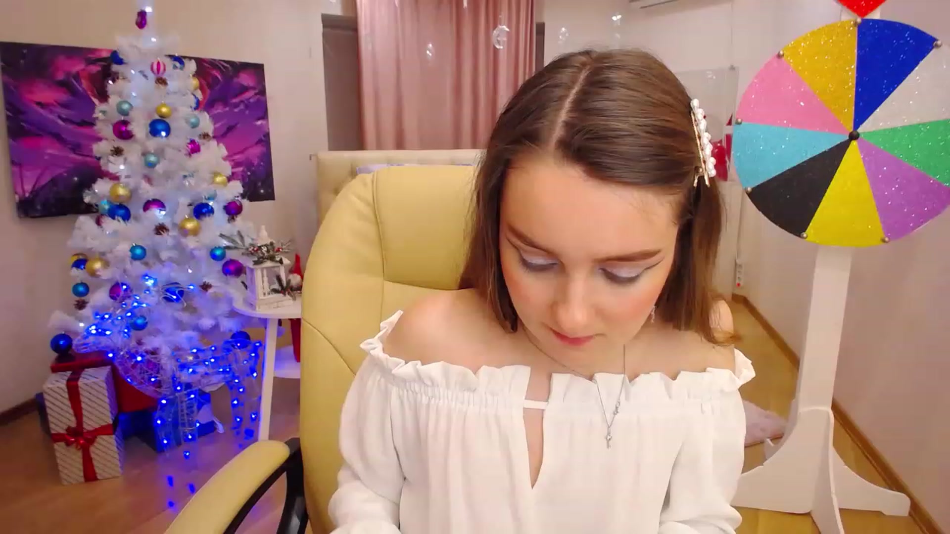 Gallery image thumbnail from OceanFeelss's myfreecams stream on, 12/30/2022, 22:32 image 9 of 20