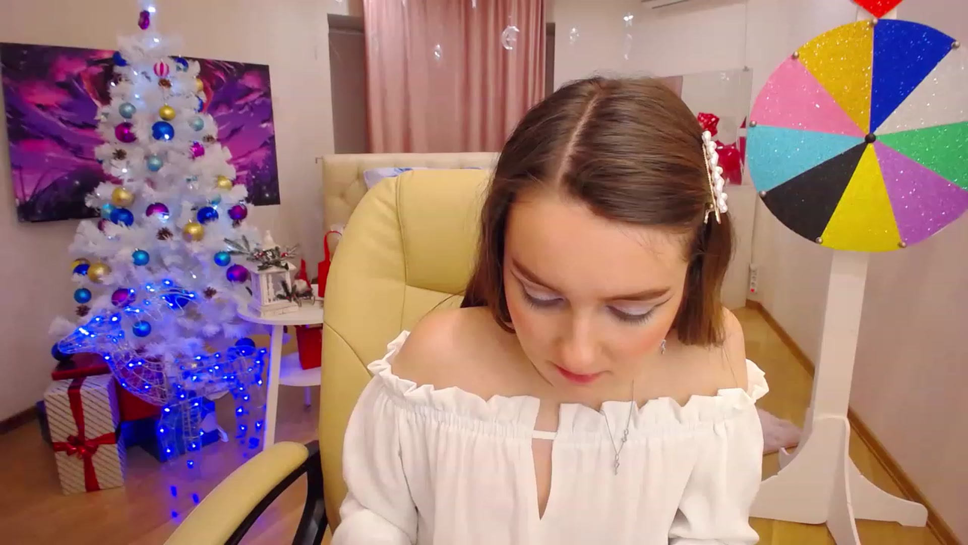 Gallery image thumbnail from OceanFeelss's myfreecams stream on, 12/30/2022, 22:32 image 5 of 20