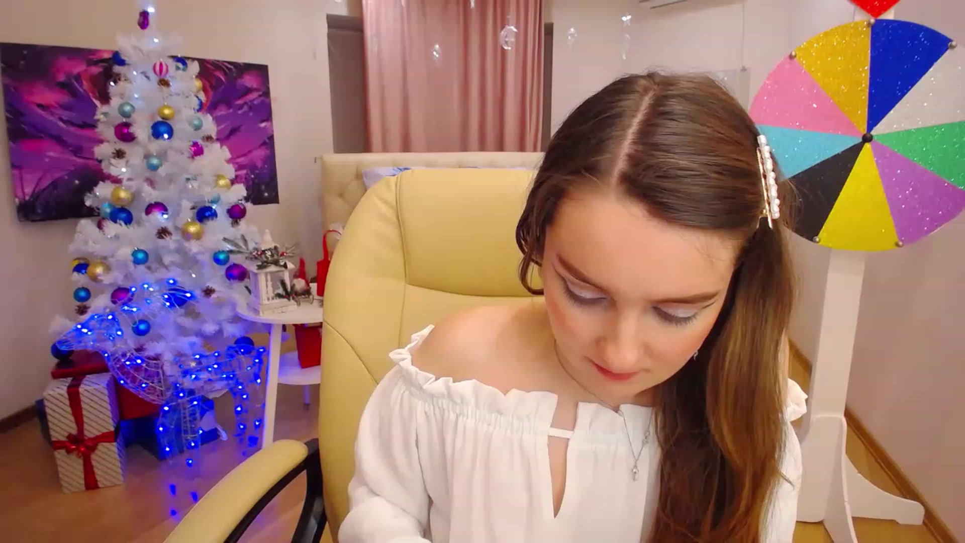 Gallery image thumbnail from OceanFeelss's myfreecams stream on, 12/30/2022, 22:32 image 4 of 20