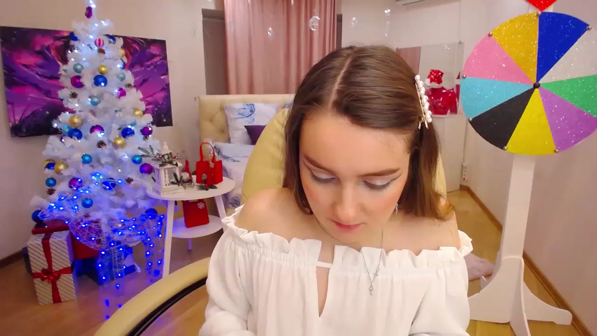 Gallery image thumbnail from OceanFeelss's myfreecams stream on, 12/30/2022, 22:32 image 7 of 20