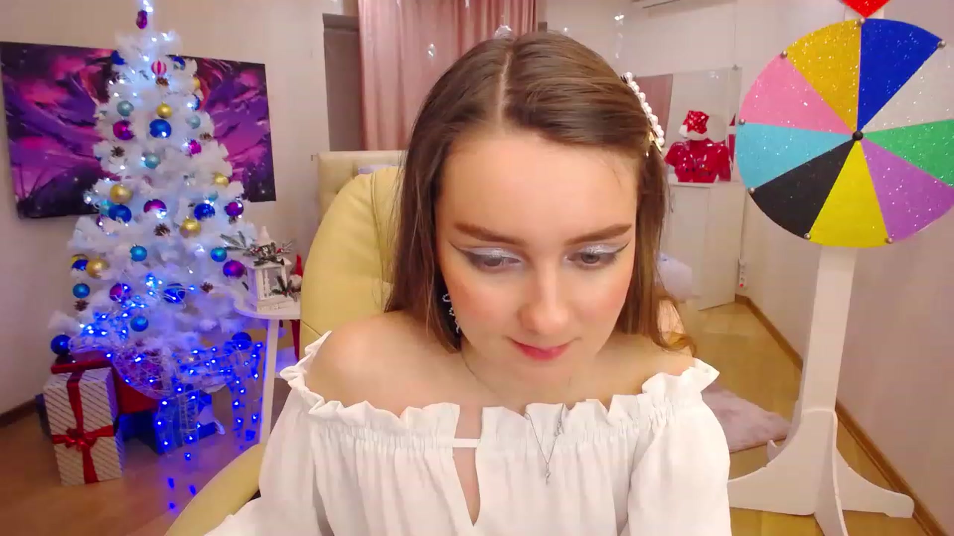 Gallery image thumbnail from OceanFeelss's myfreecams stream on, 12/30/2022, 22:32 image 8 of 20