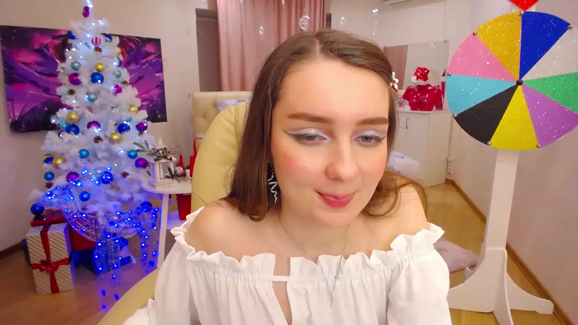 Gallery image thumbnail from OceanFeelss's myfreecams stream on, 12/30/2022, 22:32 image 1 of 20