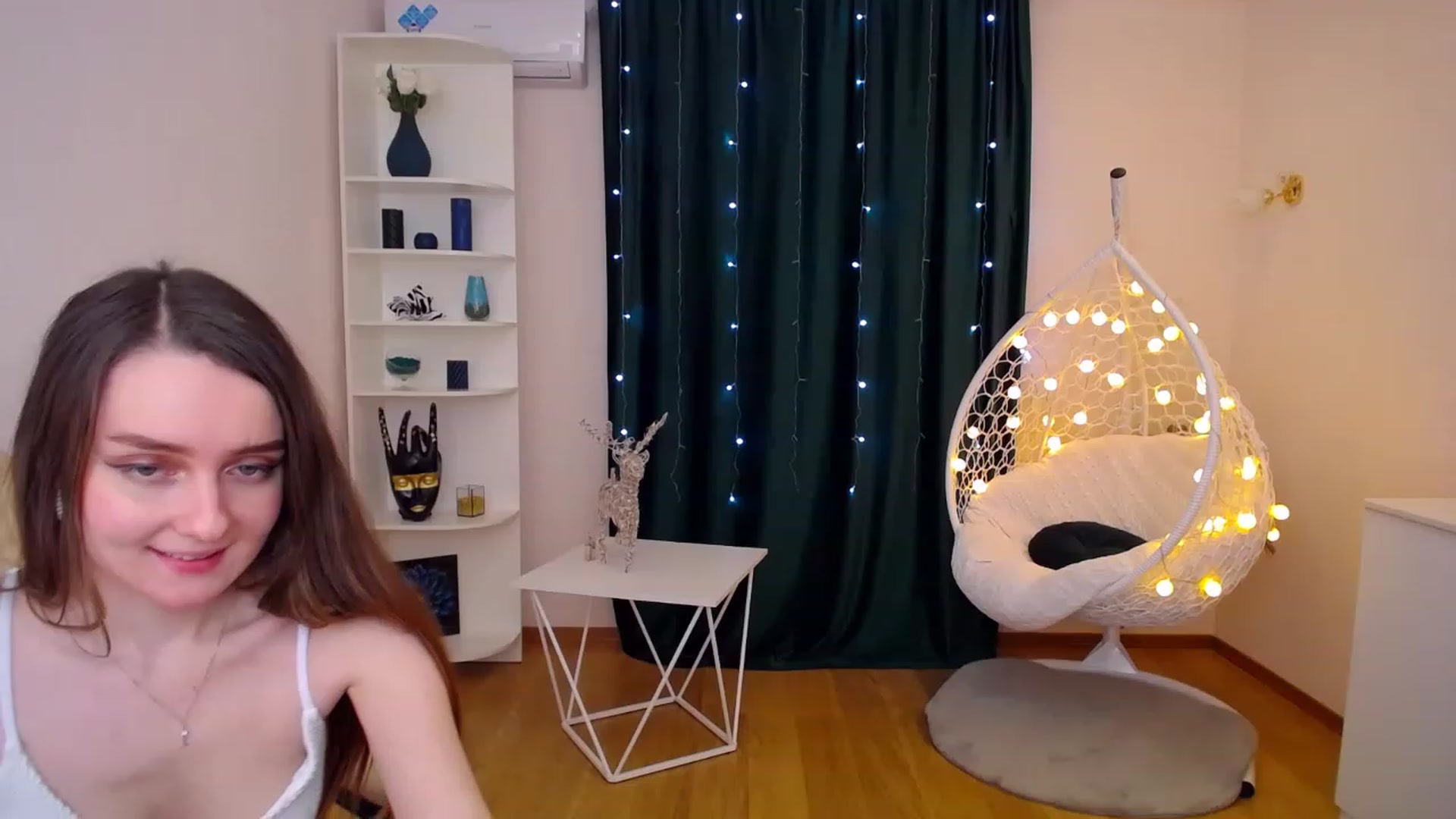 Gallery image thumbnail from OceanFeelss's myfreecams stream on, 01/09/2023, 07:44 image 19 of 20