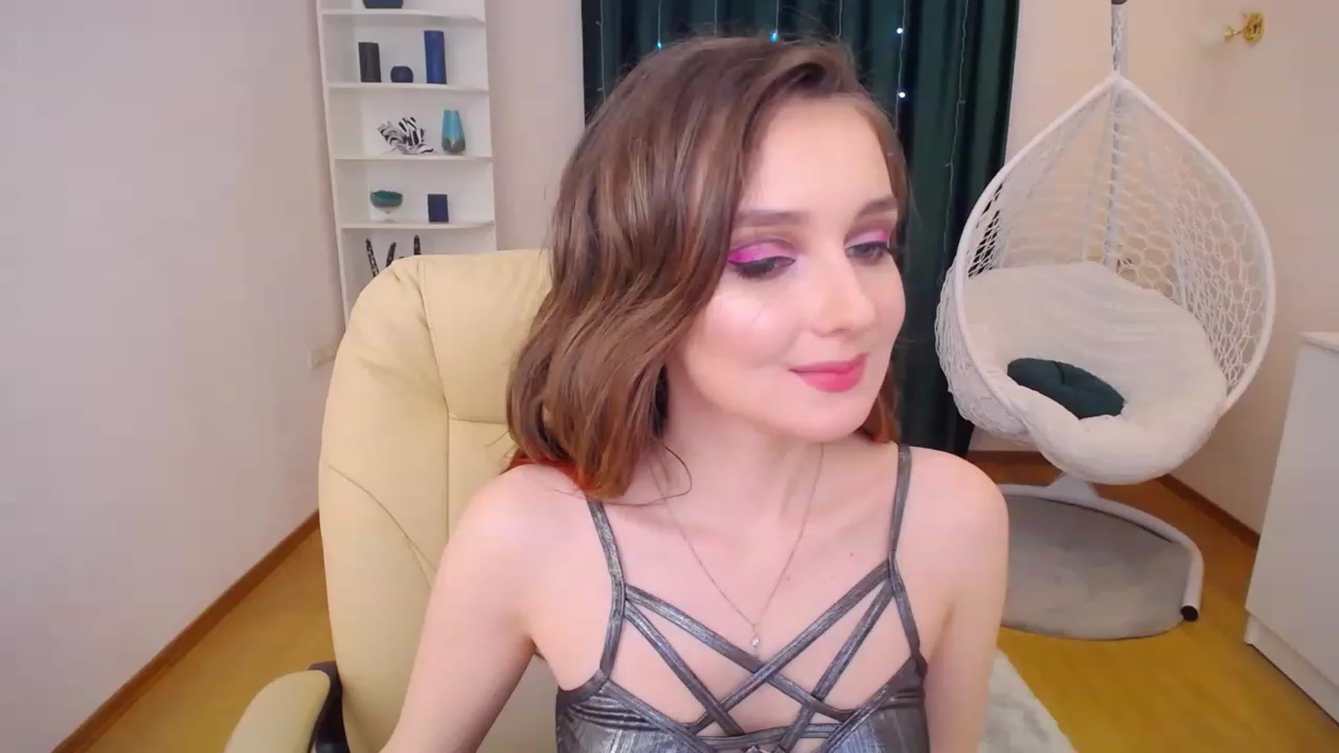 Gallery image thumbnail from OceanFeelss's myfreecams stream on, 01/16/2023, 11:17 image 10 of 20