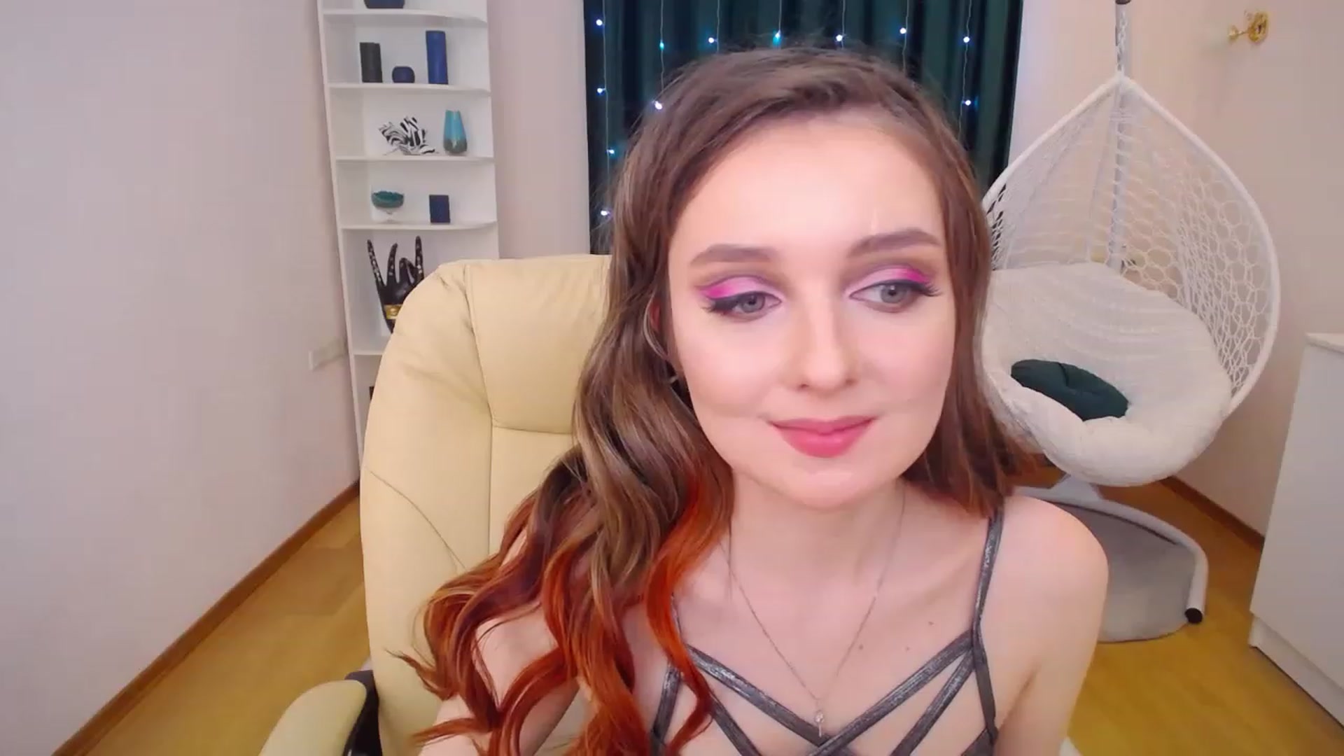 Gallery image thumbnail from OceanFeelss's myfreecams stream on, 01/16/2023, 11:17 image 12 of 20