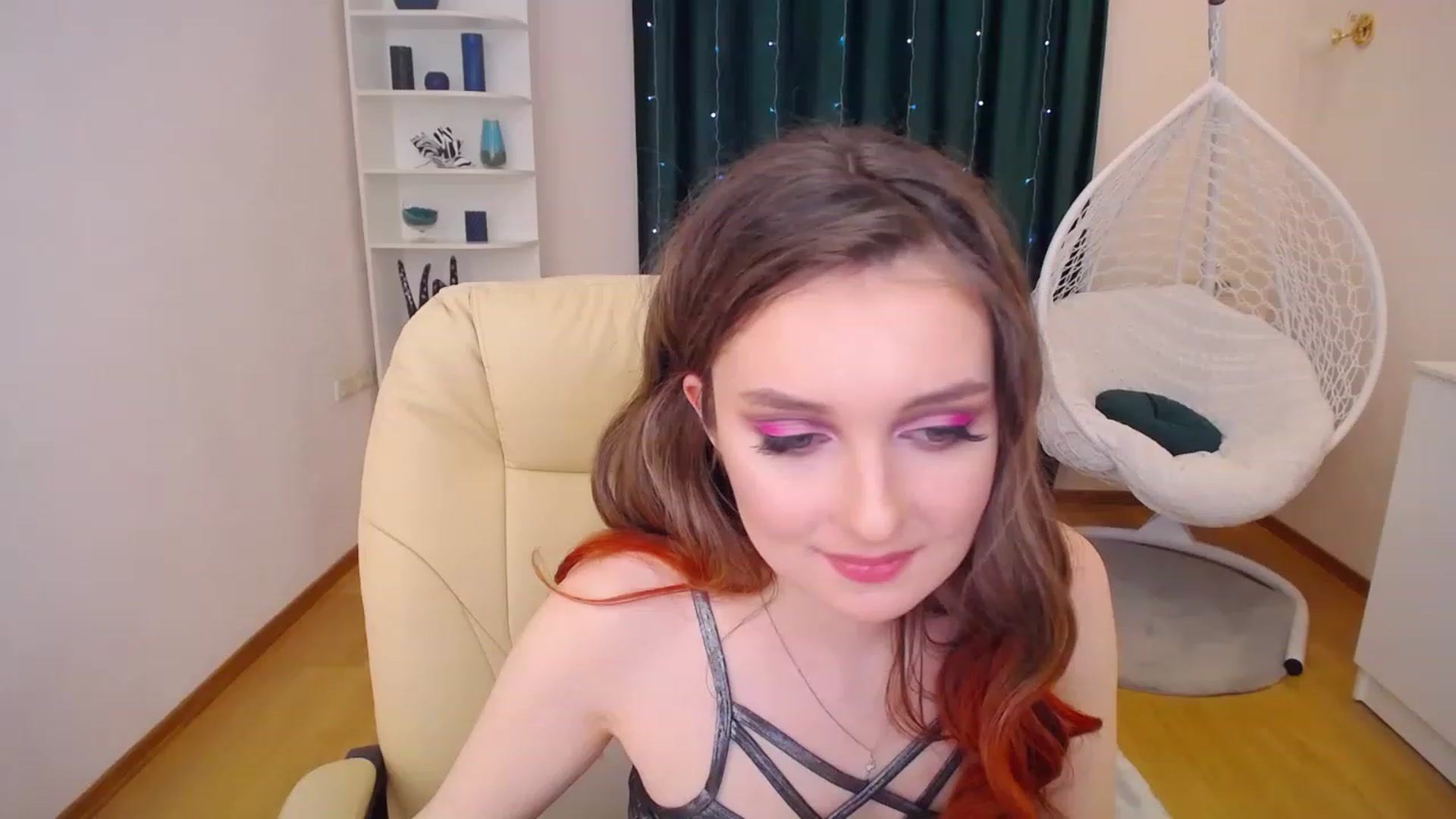 Gallery image thumbnail from OceanFeelss's myfreecams stream on, 01/16/2023, 11:17 image 16 of 20