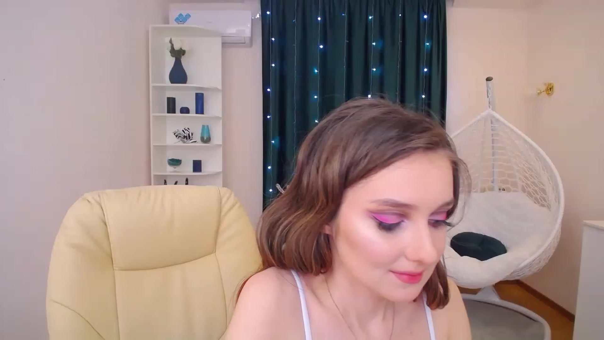 Gallery image thumbnail from OceanFeelss's myfreecams stream on, 01/16/2023, 14:07 image 12 of 20