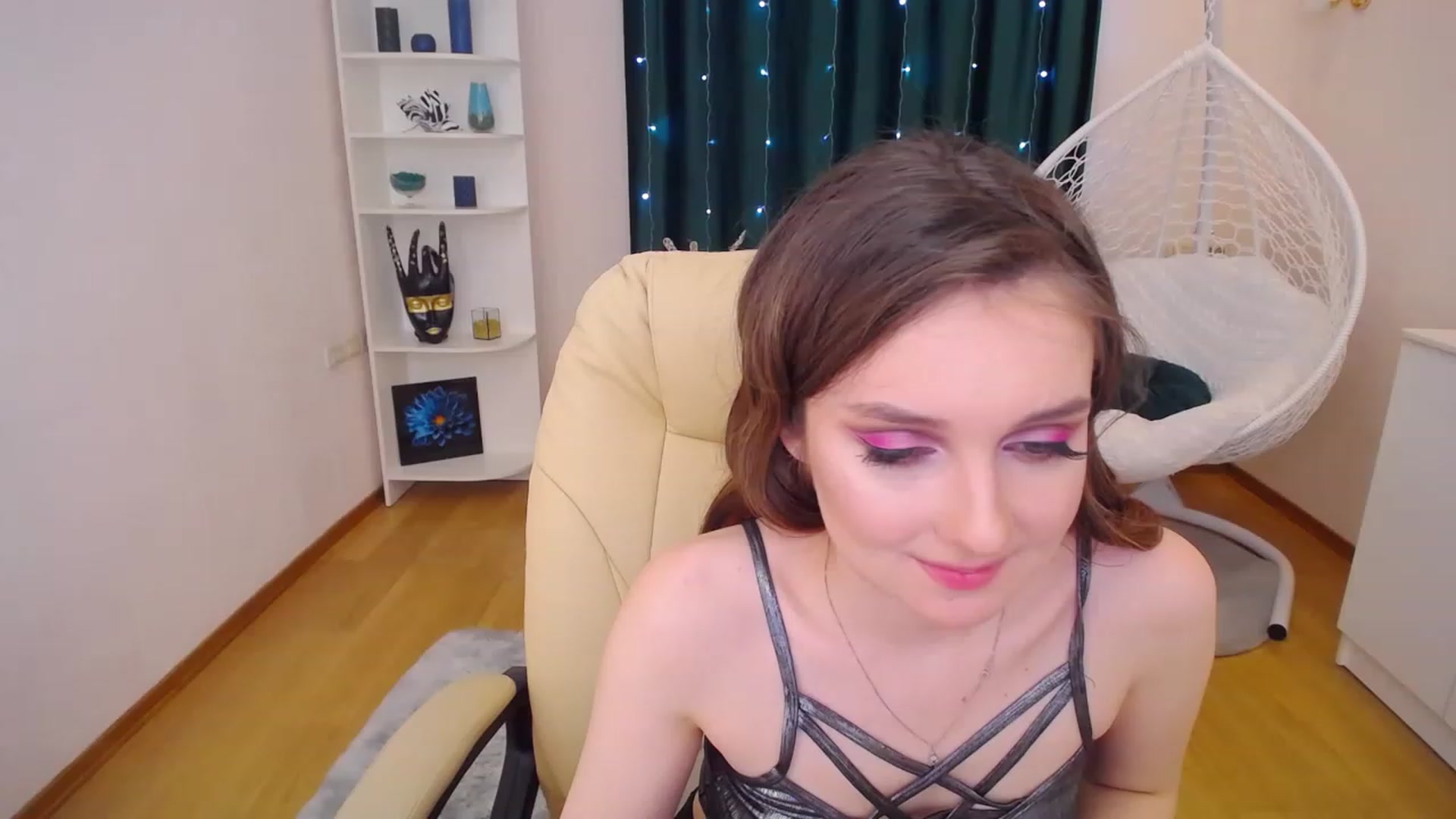 Gallery image thumbnail from OceanFeelss's myfreecams stream on, 01/16/2023, 16:09 image 15 of 20