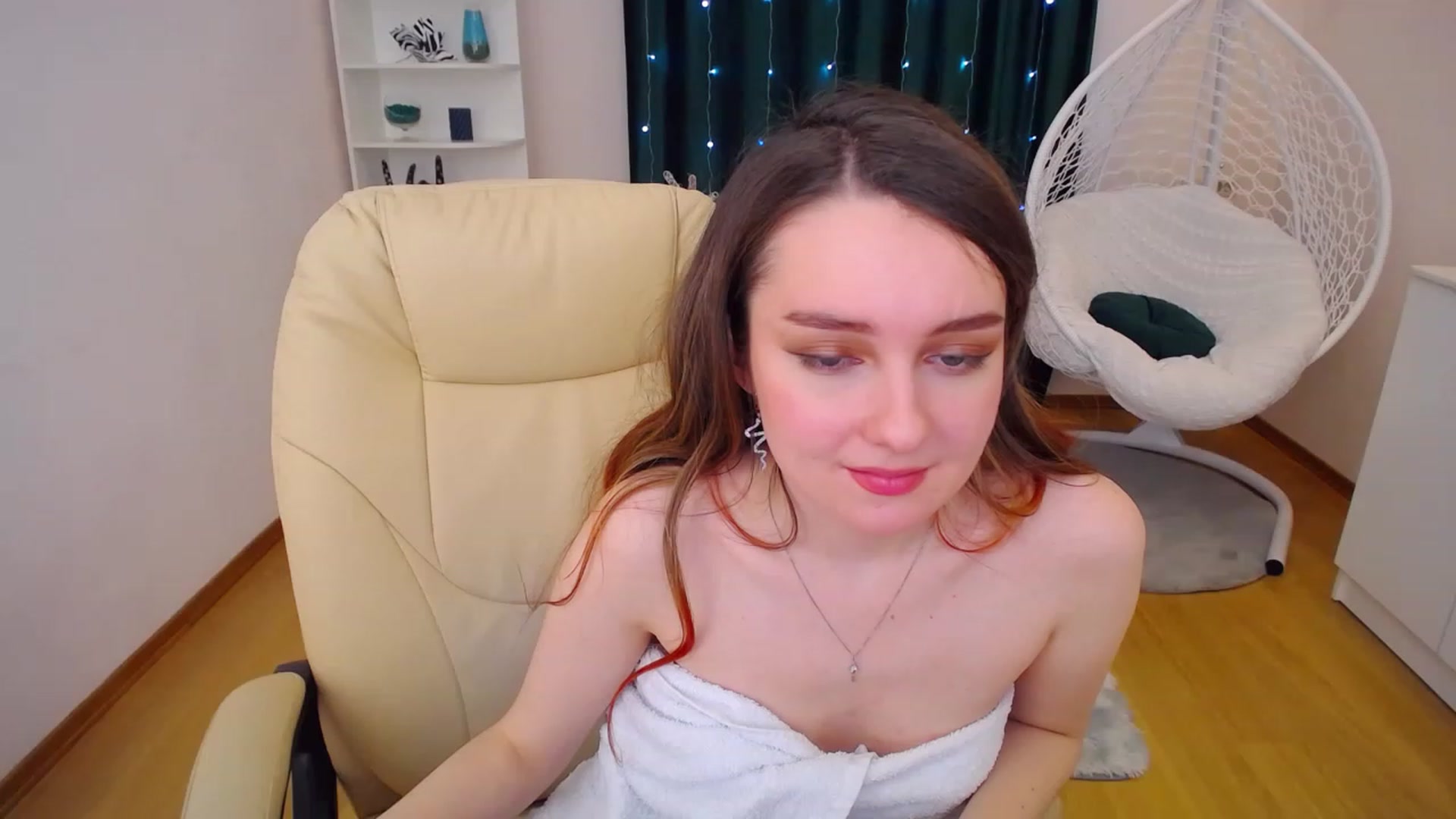 Gallery image thumbnail from OceanFeelss's myfreecams stream on, 01/17/2023, 13:25 image 17 of 20