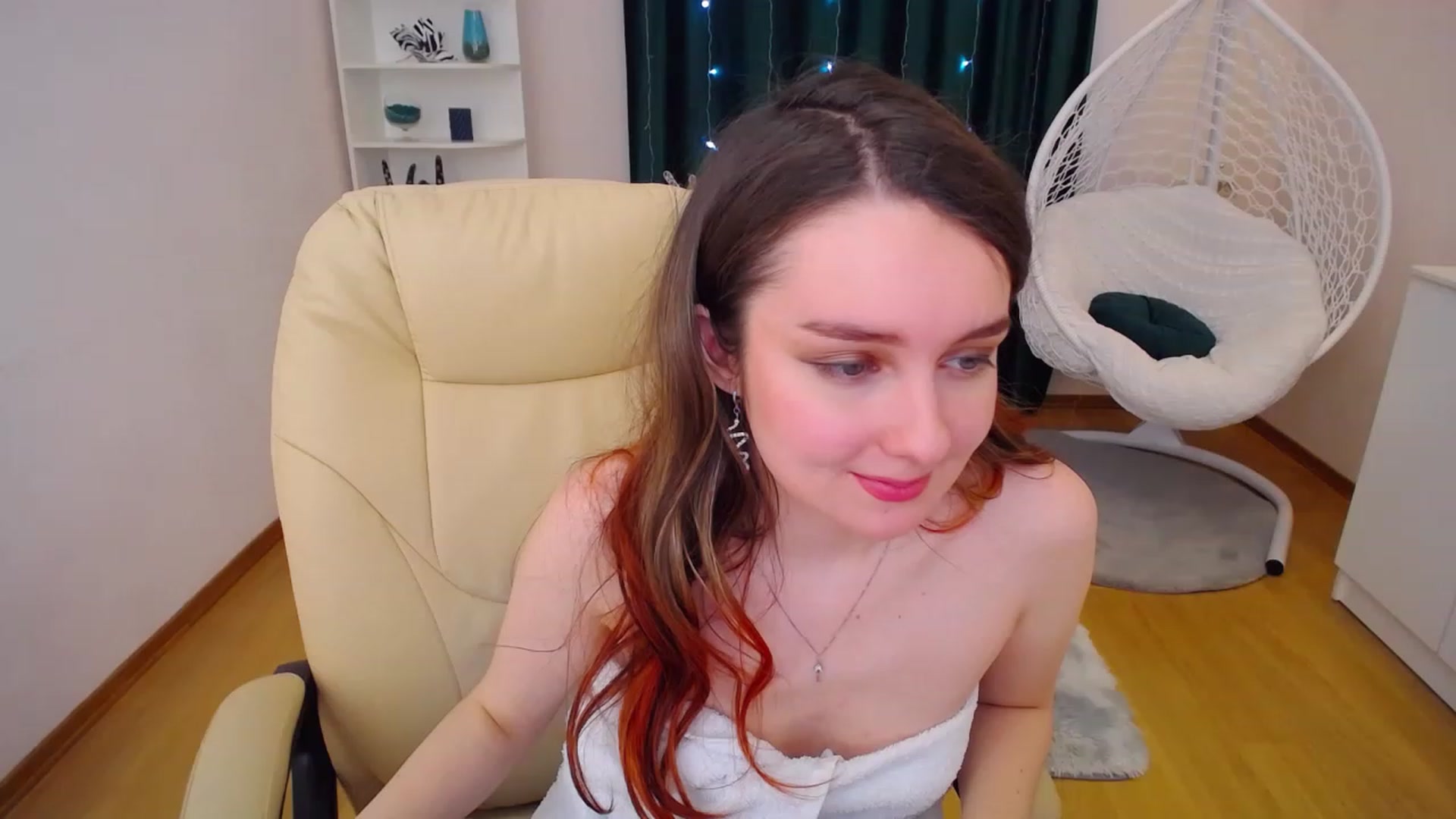 Gallery image thumbnail from OceanFeelss's myfreecams stream on, 01/17/2023, 13:25 image 16 of 20