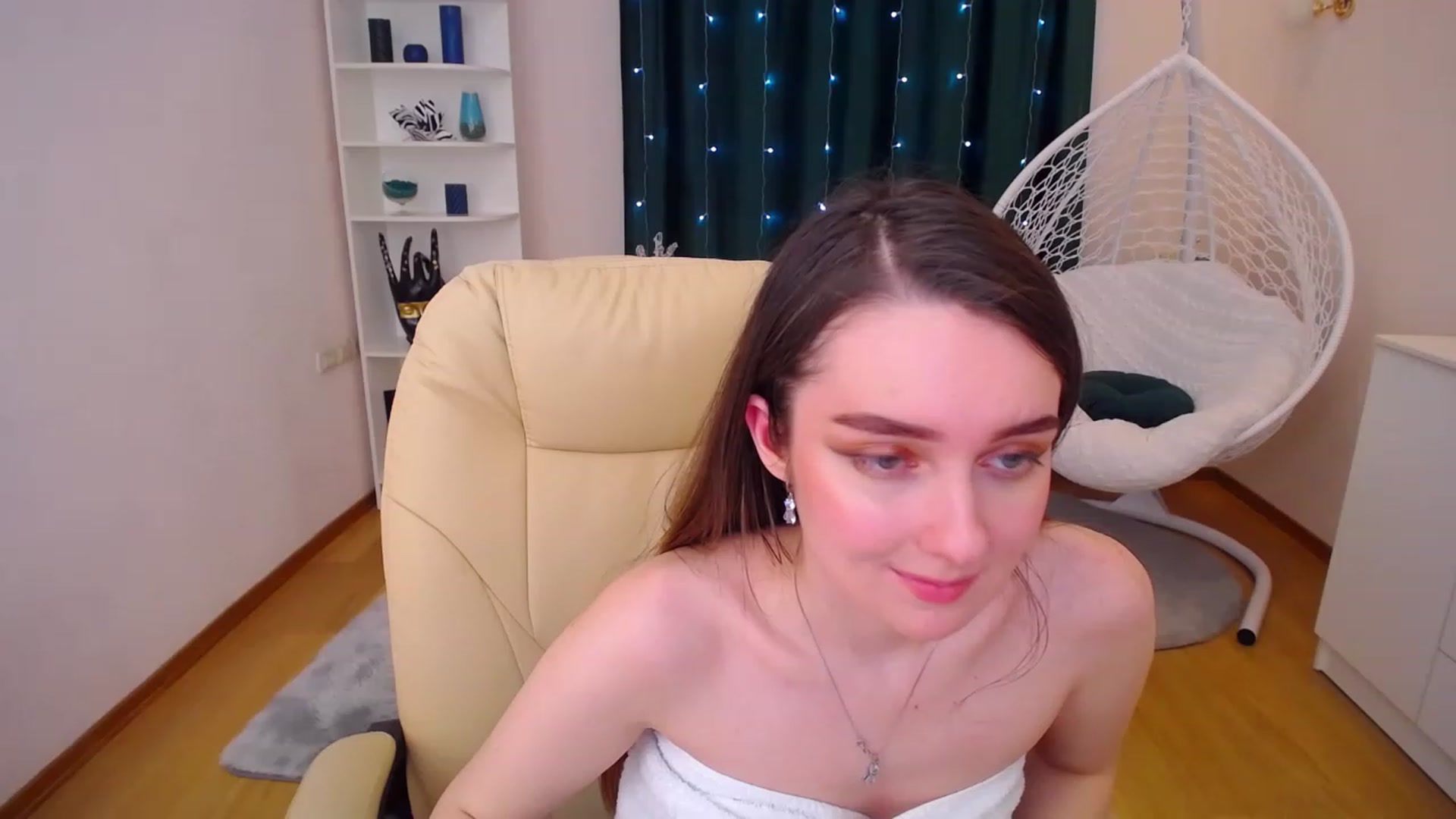 Gallery image thumbnail from OceanFeelss's myfreecams stream on, 02/09/2023, 09:49 image 9 of 20