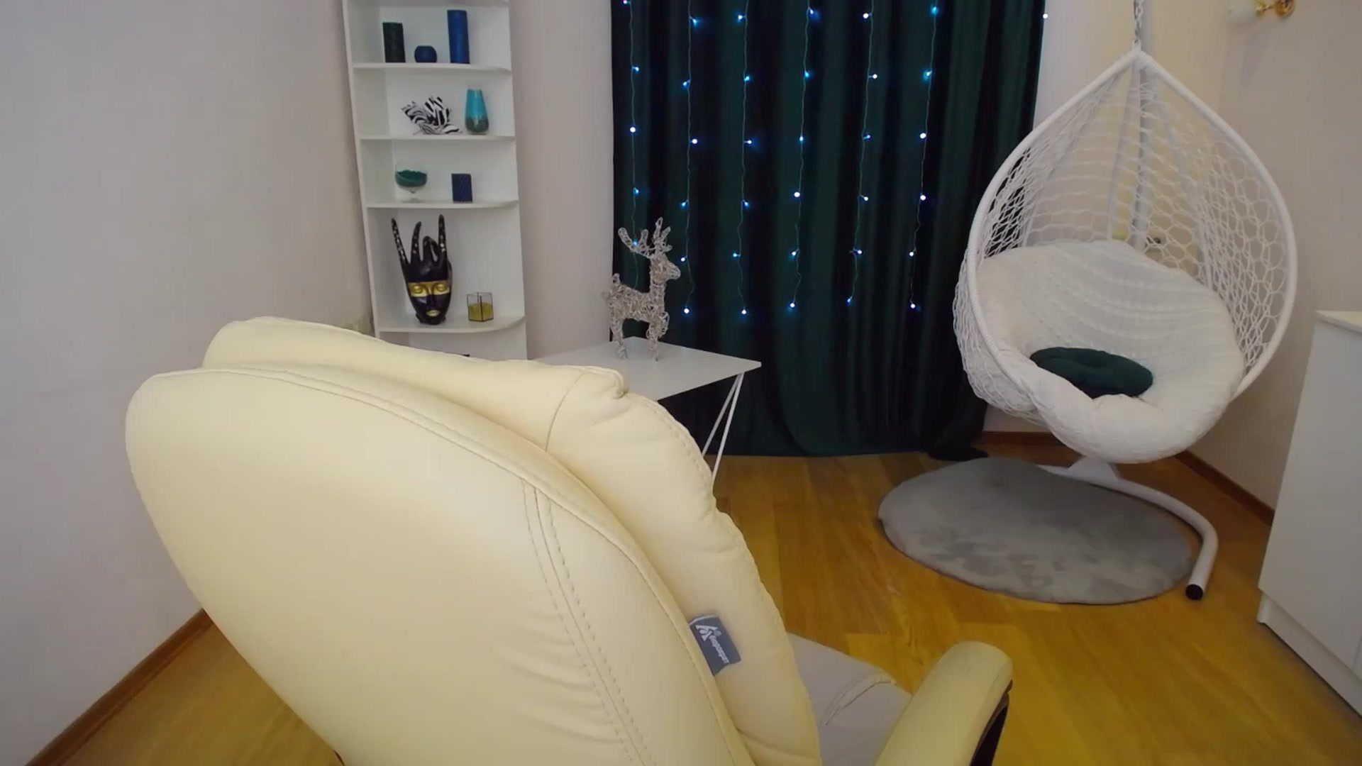 Gallery image thumbnail from OceanFeelss's myfreecams stream on, 02/12/2023, 13:00 image 14 of 20