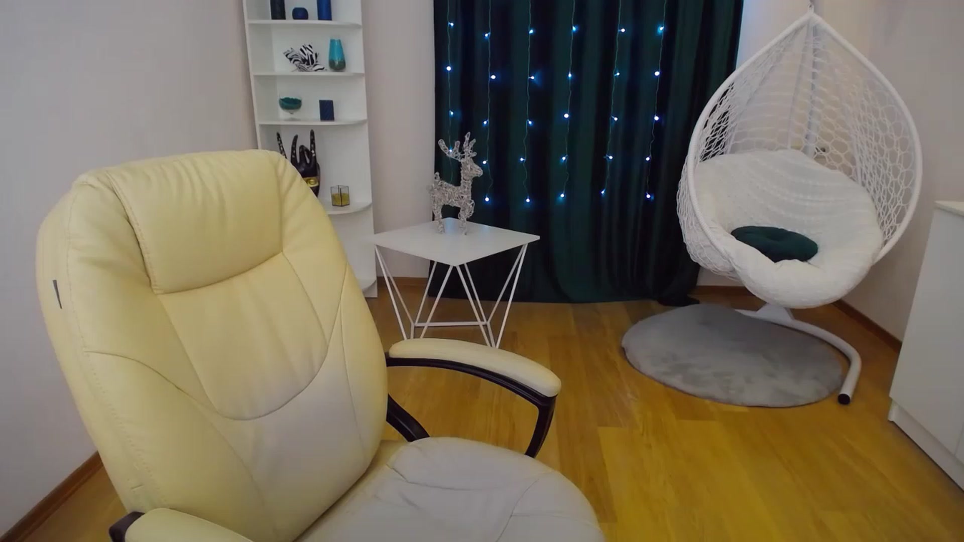 Gallery image thumbnail from OceanFeelss's myfreecams stream on, 02/12/2023, 13:00 image 3 of 20