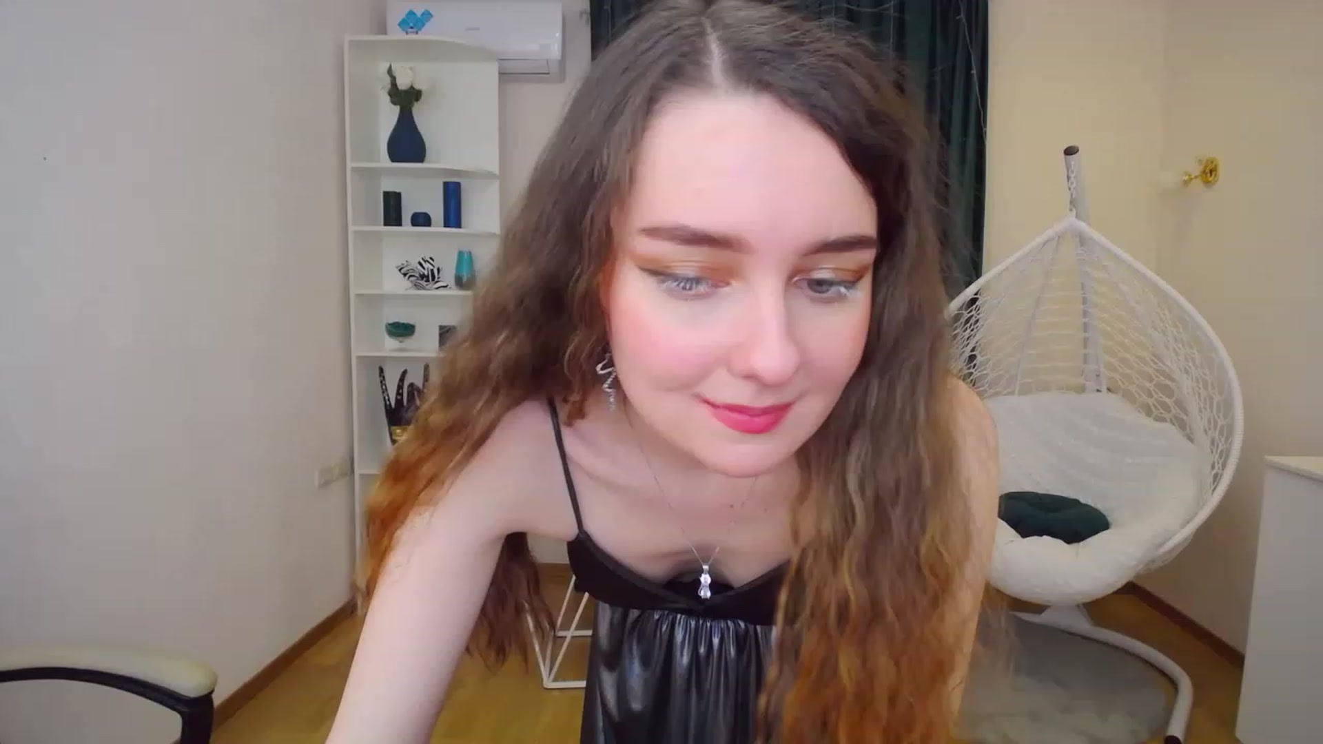 Gallery image thumbnail from OceanFeelss's myfreecams stream on, 02/12/2023, 14:59 image 5 of 20