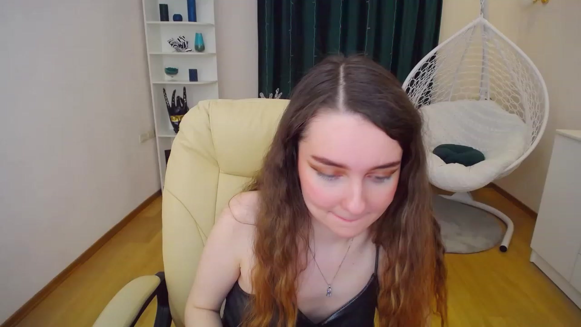 Gallery image thumbnail from OceanFeelss's myfreecams stream on, 02/12/2023, 14:59 image 14 of 20