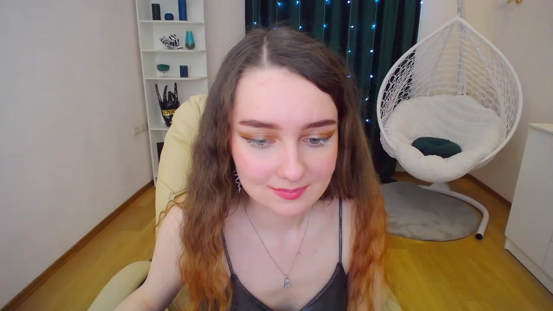 Gallery image thumbnail from OceanFeelss's myfreecams stream on, 02/12/2023, 14:59 image 16 of 20
