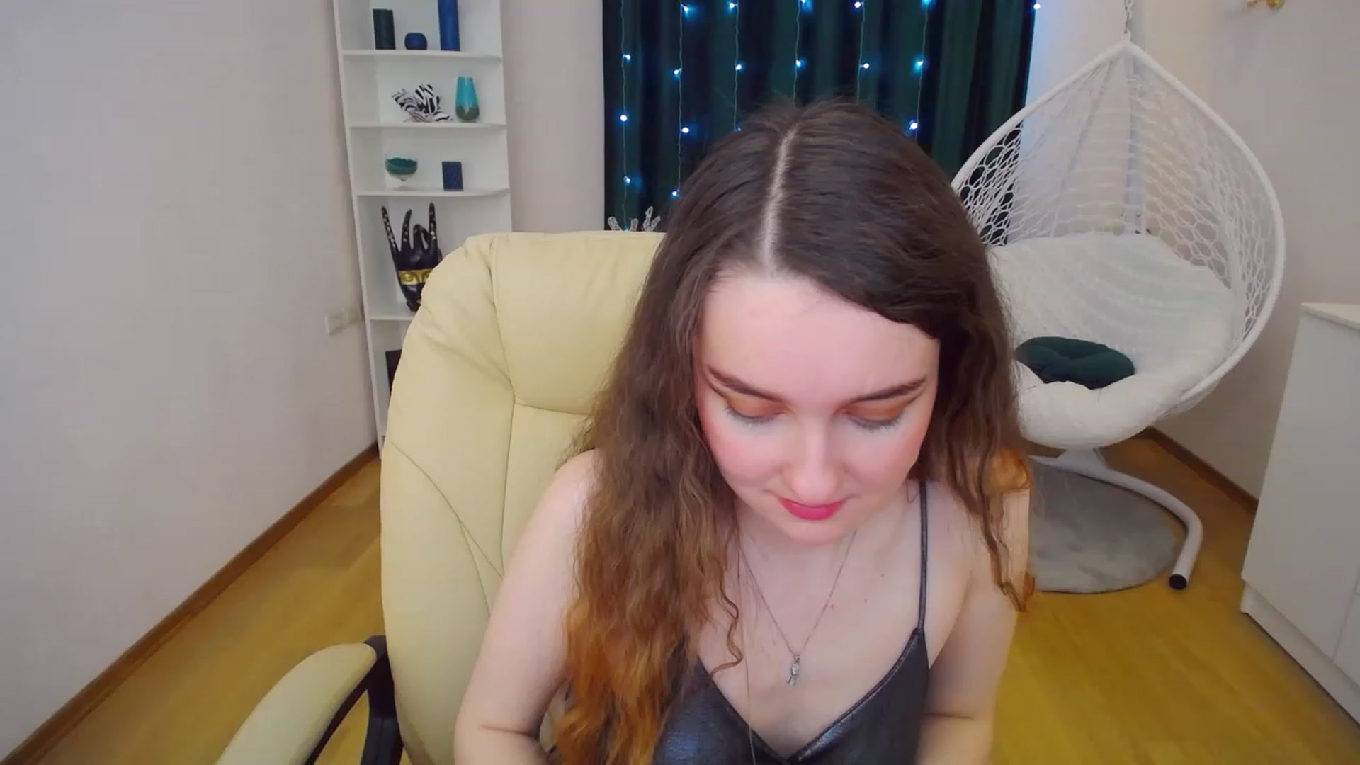 Gallery image thumbnail from OceanFeelss's myfreecams stream on, 02/12/2023, 14:59 image 12 of 20