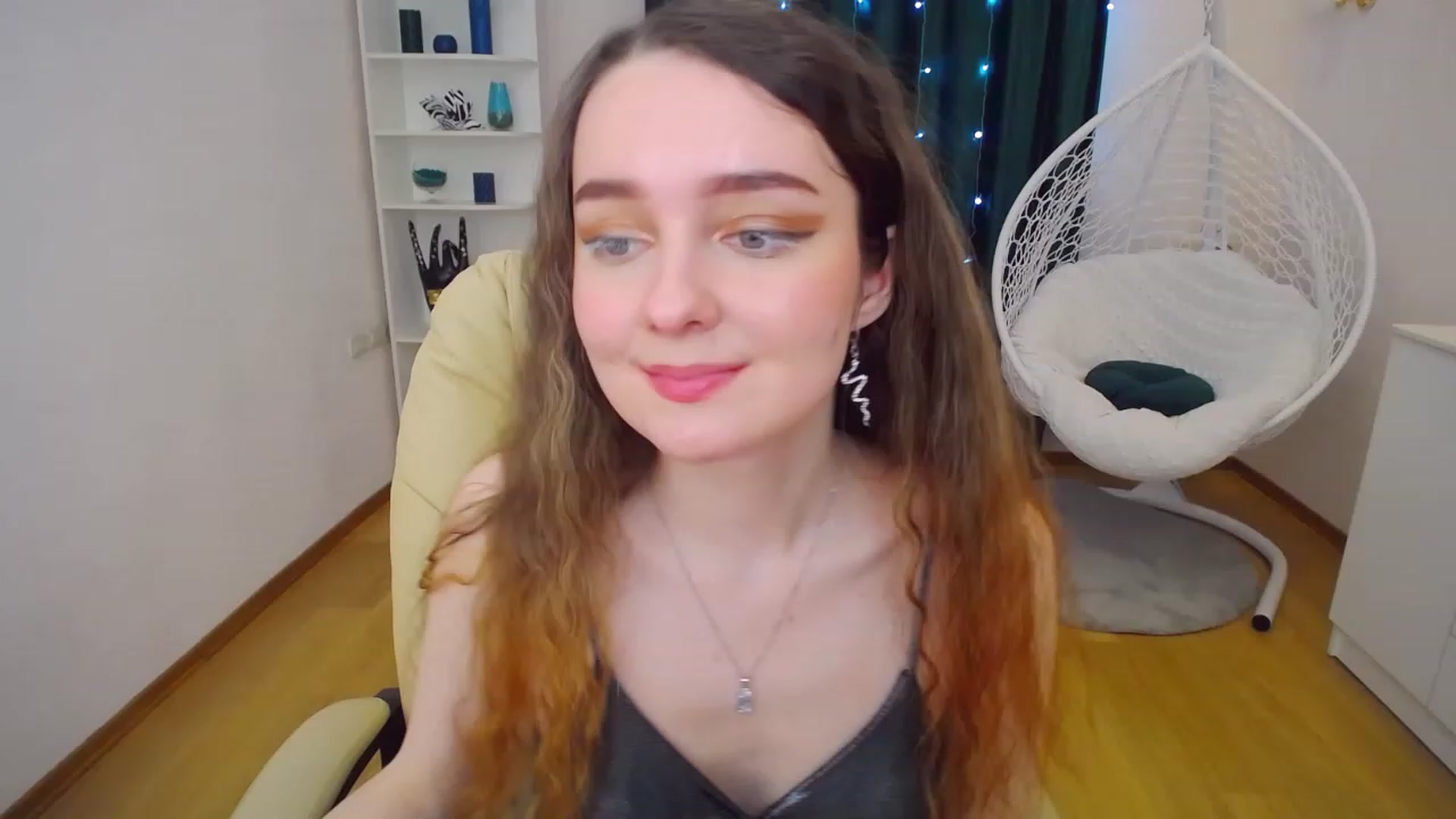 Gallery image thumbnail from OceanFeelss's myfreecams stream on, 02/12/2023, 14:59 image 9 of 20