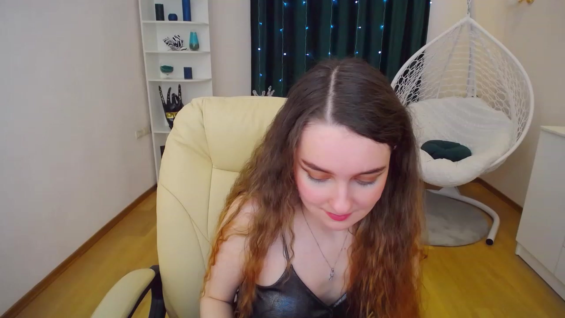 Gallery image thumbnail from OceanFeelss's myfreecams stream on, 02/12/2023, 14:59 image 10 of 20
