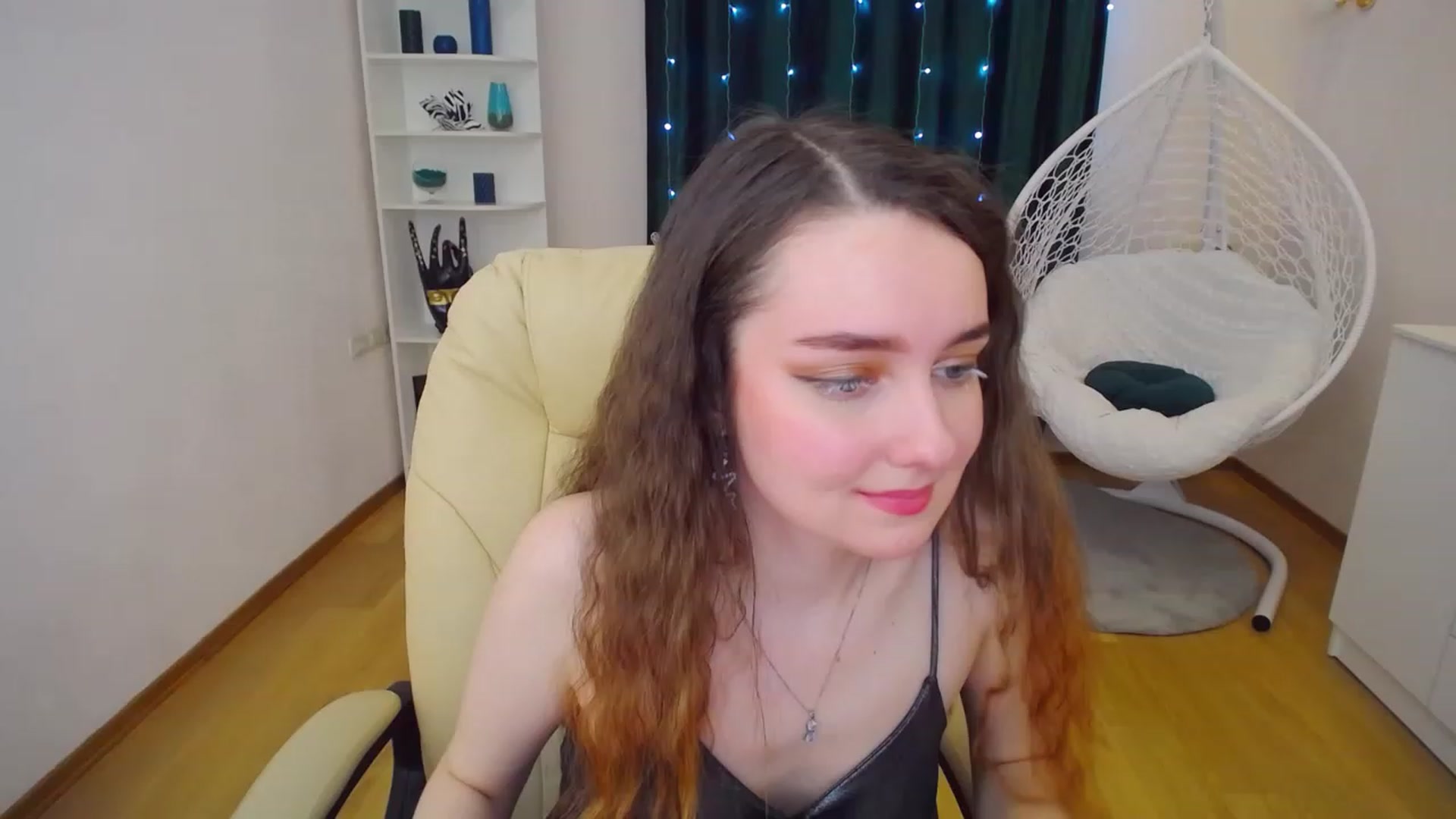 Gallery image thumbnail from OceanFeelss's myfreecams stream on, 02/12/2023, 14:59 image 13 of 20