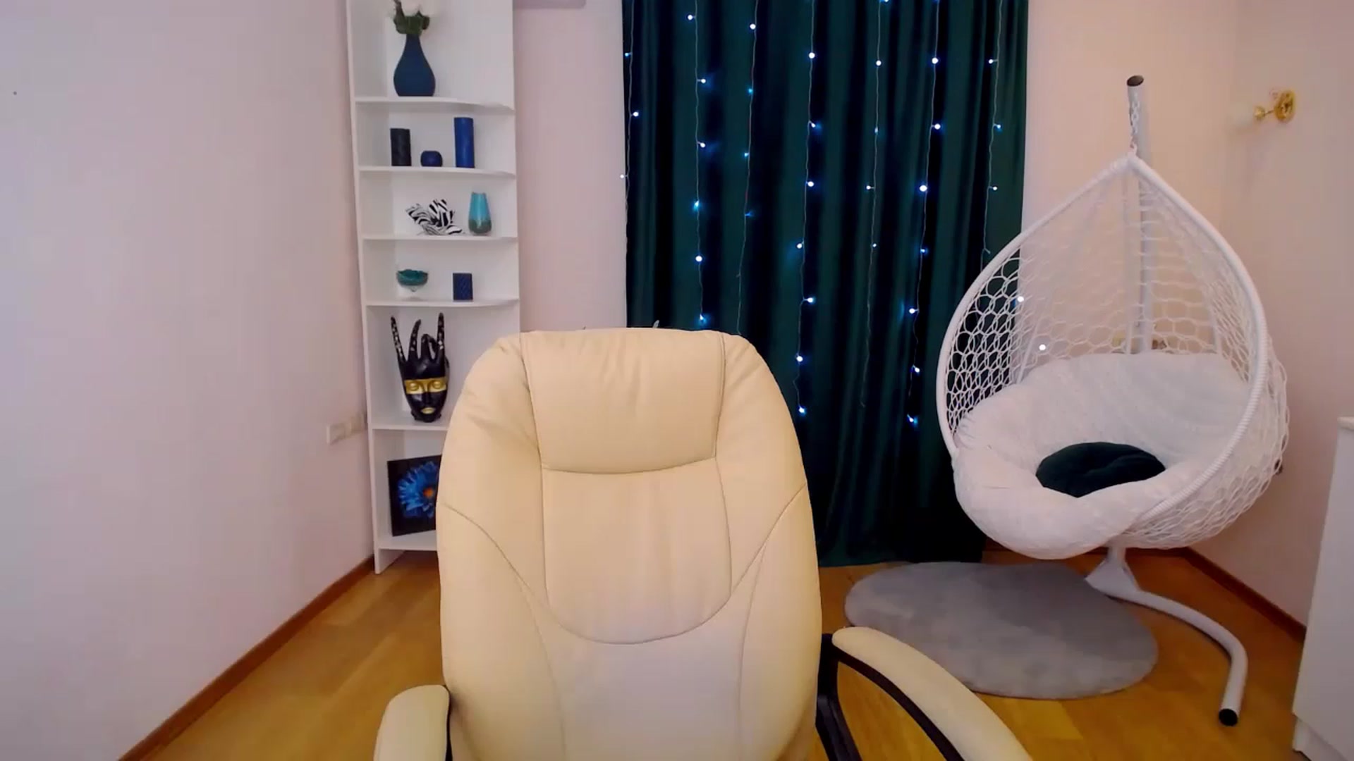 Gallery image thumbnail from OceanFeelss's myfreecams stream on, 02/19/2023, 10:54 image 20 of 20