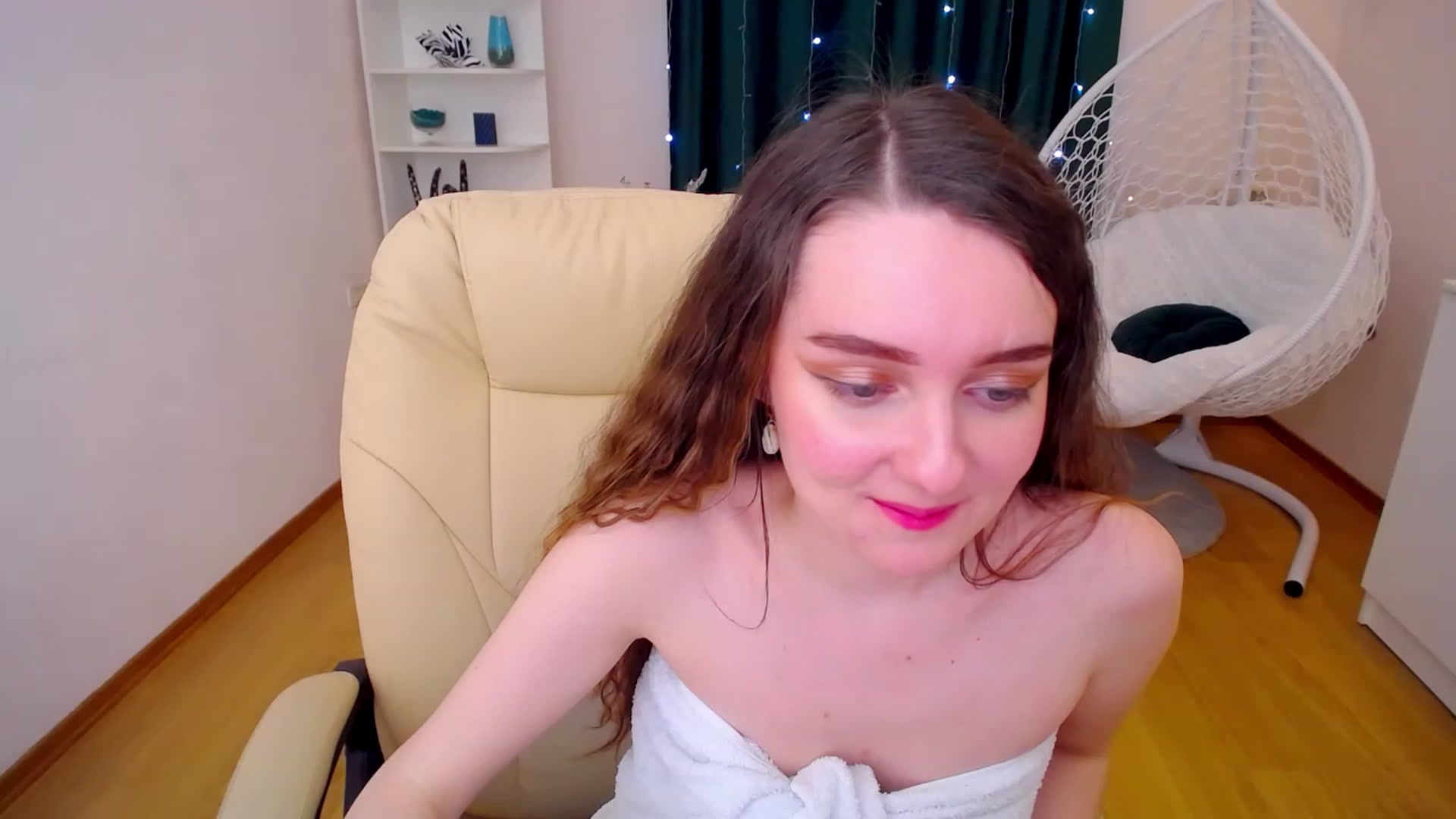 Gallery image thumbnail from OceanFeelss's myfreecams stream on, 02/19/2023, 16:50 image 4 of 20