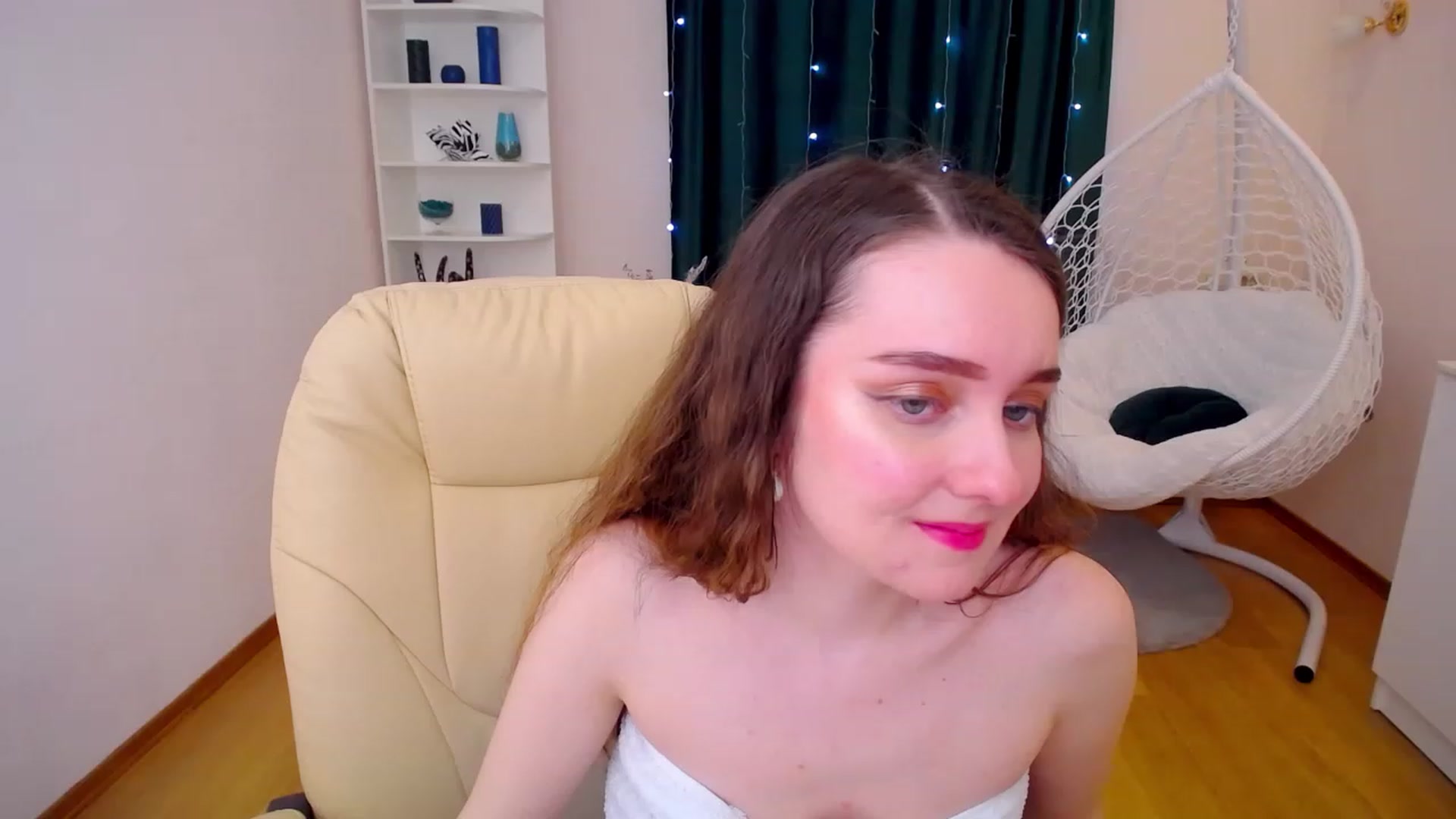 Gallery image thumbnail from OceanFeelss's myfreecams stream on, 02/19/2023, 16:50 image 3 of 20