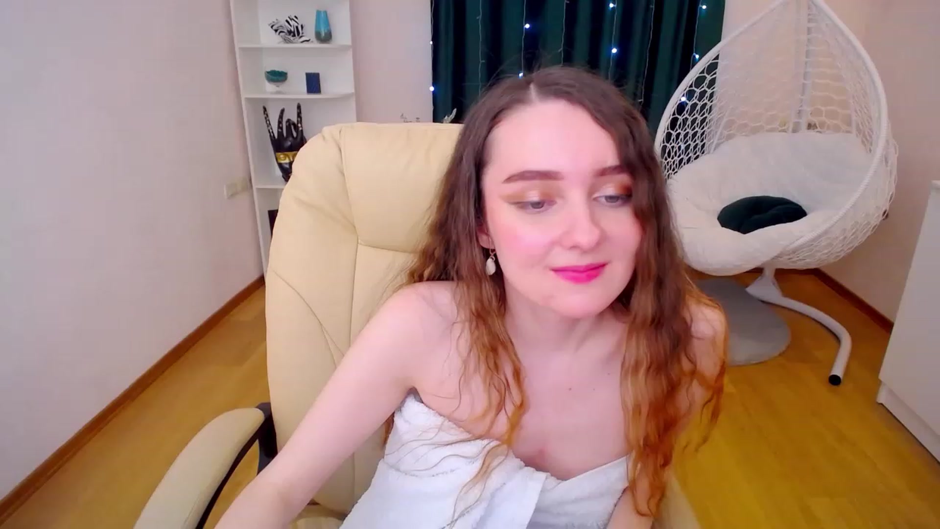 Gallery image thumbnail from OceanFeelss's myfreecams stream on, 02/19/2023, 16:50 image 11 of 20