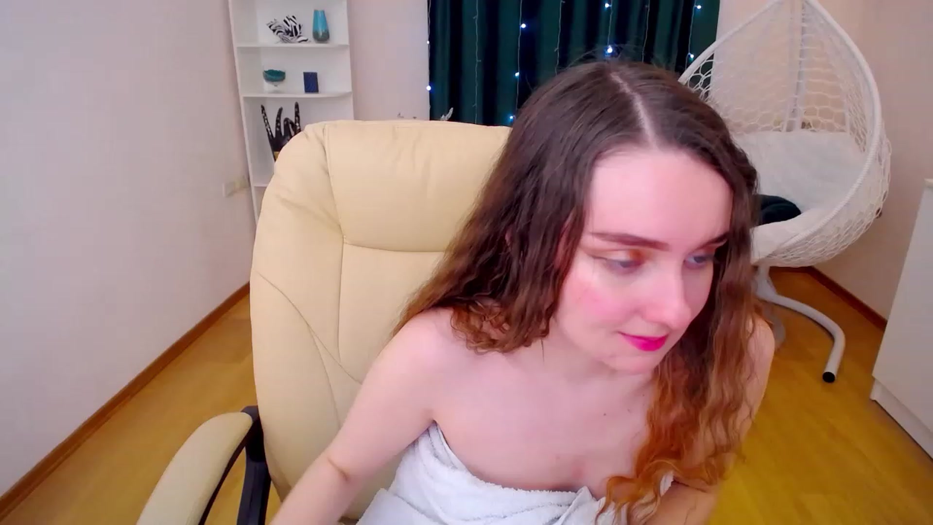 Gallery image thumbnail from OceanFeelss's myfreecams stream on, 02/19/2023, 16:50 image 10 of 20