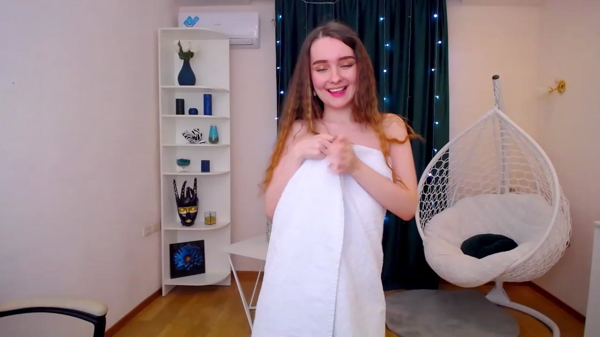 Gallery image thumbnail from OceanFeelss's myfreecams stream on, 02/19/2023, 16:50 image 1 of 20