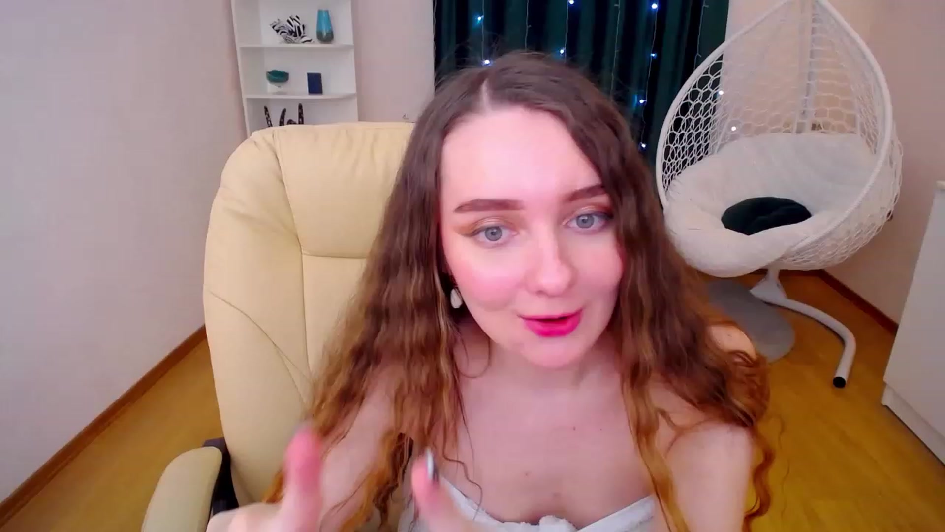 Gallery image thumbnail from OceanFeelss's myfreecams stream on, 02/19/2023, 16:50 image 6 of 20
