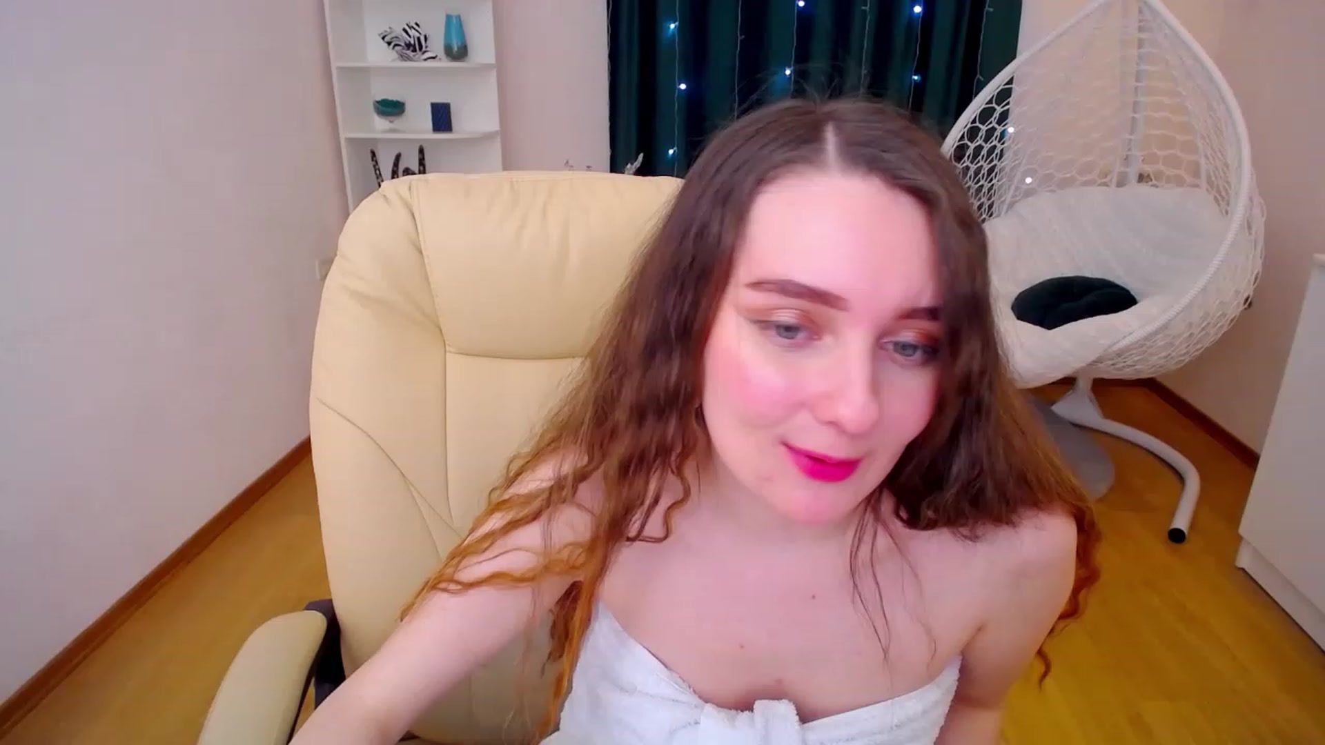 Gallery image thumbnail from OceanFeelss's myfreecams stream on, 02/19/2023, 16:50 image 5 of 20