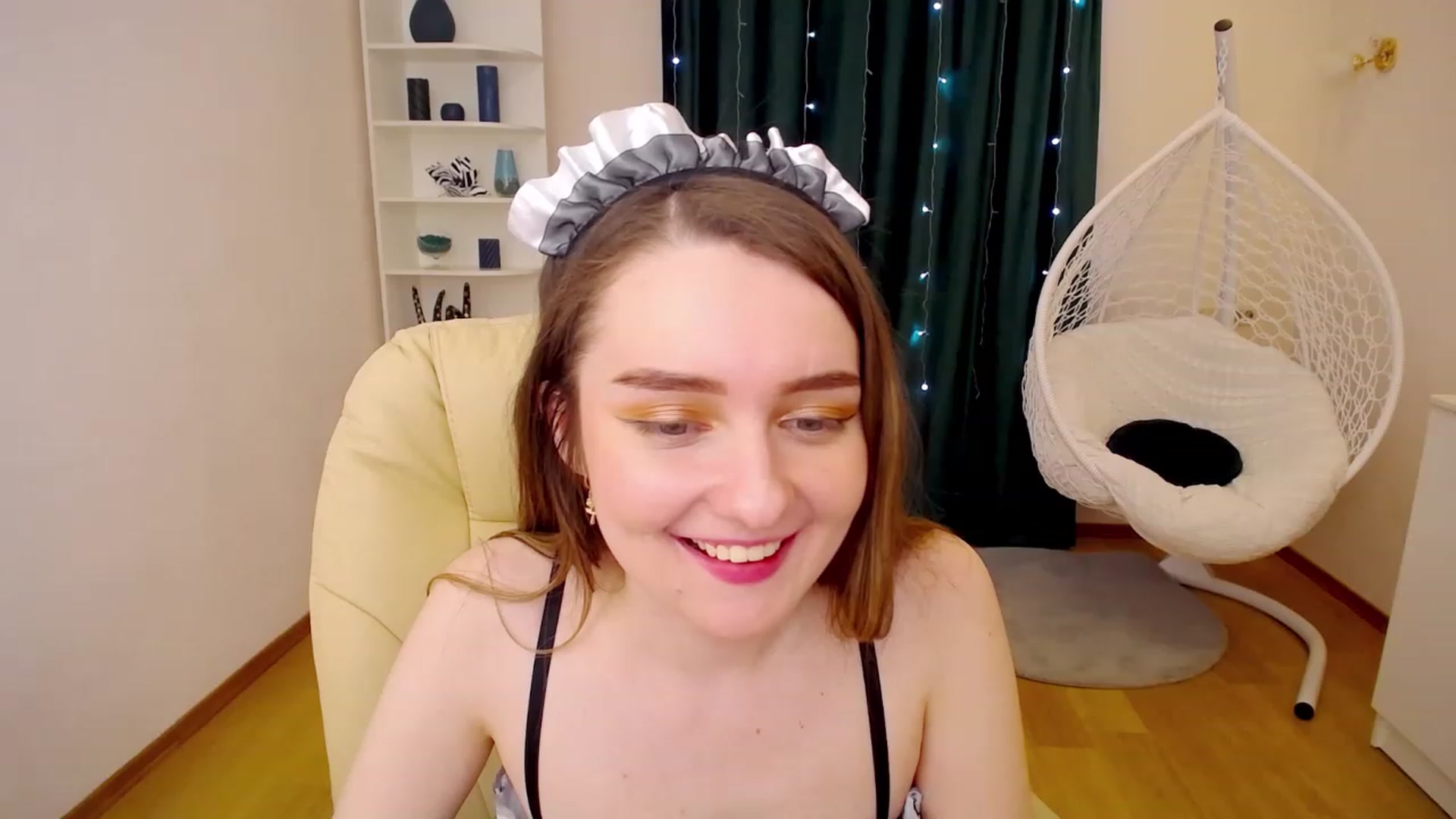 Gallery image thumbnail from OceanFeelss's myfreecams stream on, 02/22/2023, 10:05 image 18 of 20
