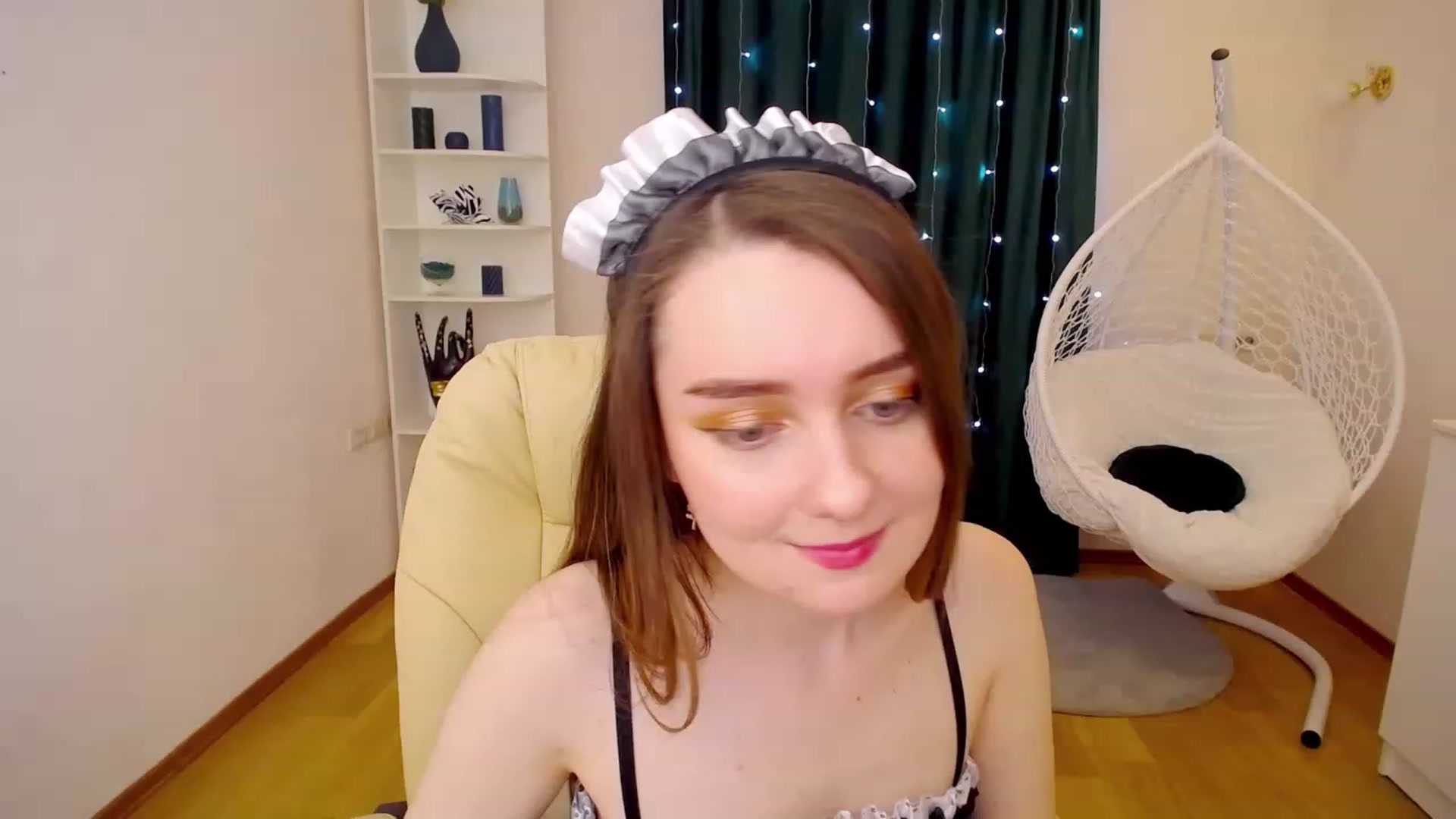 Gallery image thumbnail from OceanFeelss's myfreecams stream on, 02/22/2023, 10:05 image 5 of 20