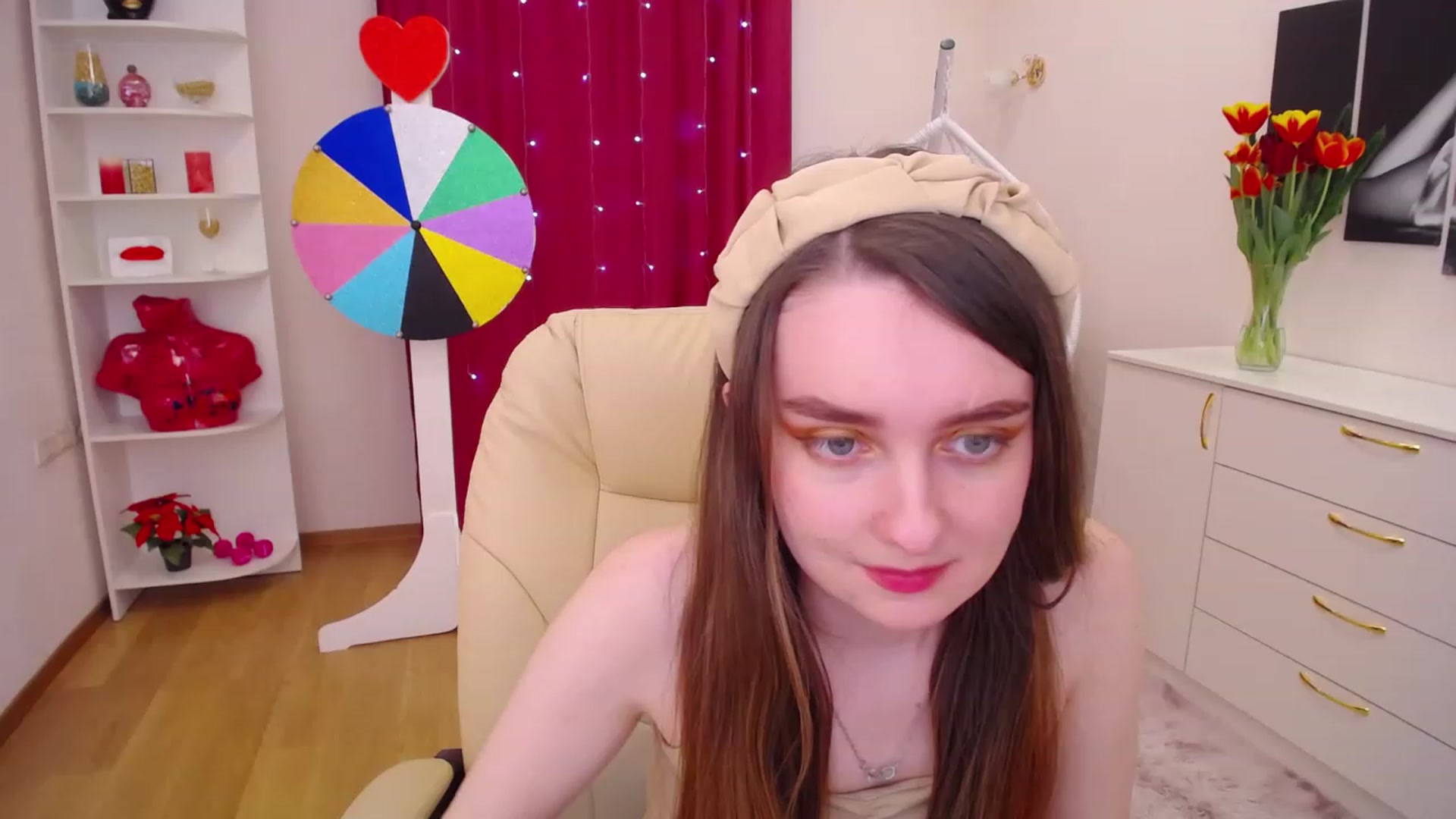 Gallery image thumbnail from OceanFeelss's myfreecams stream on, 03/10/2023, 09:51 image 15 of 20