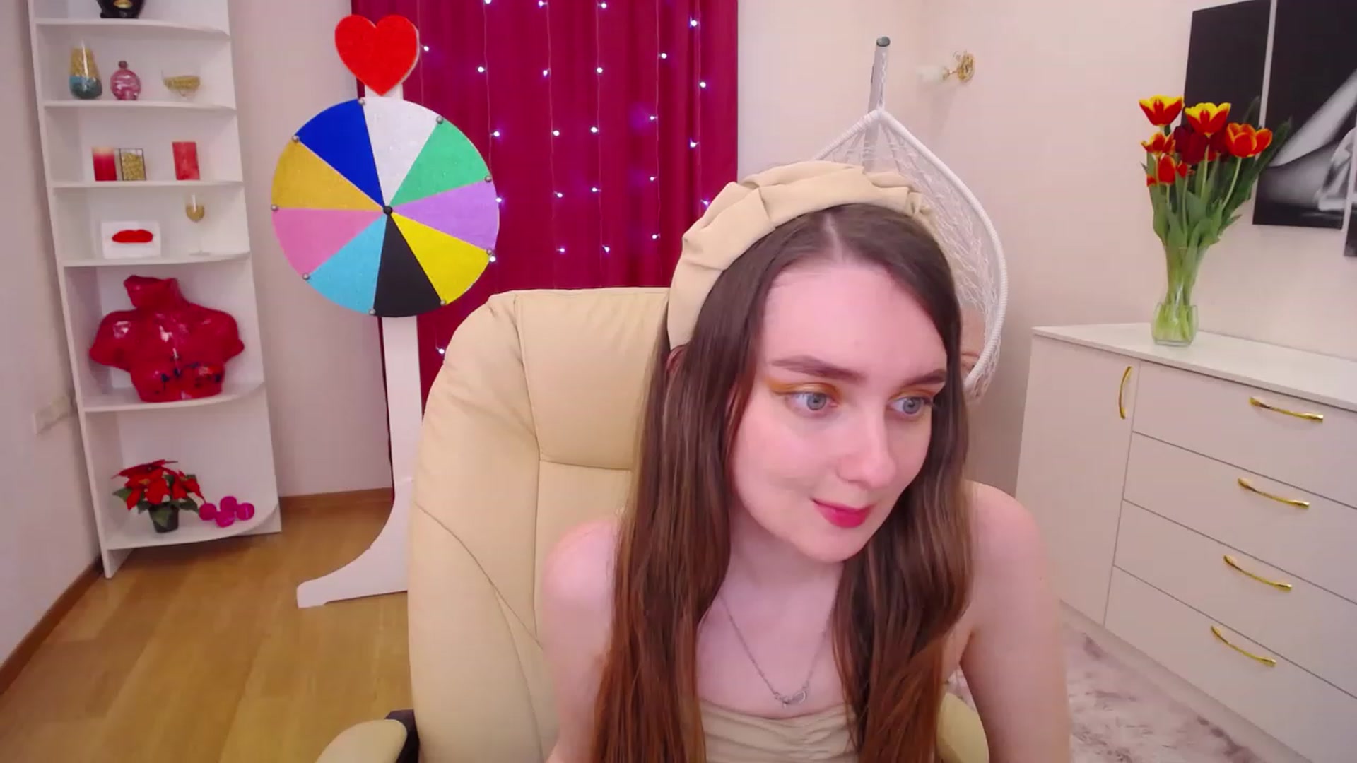 Gallery image thumbnail from OceanFeelss's myfreecams stream on, 03/10/2023, 09:51 image 13 of 20