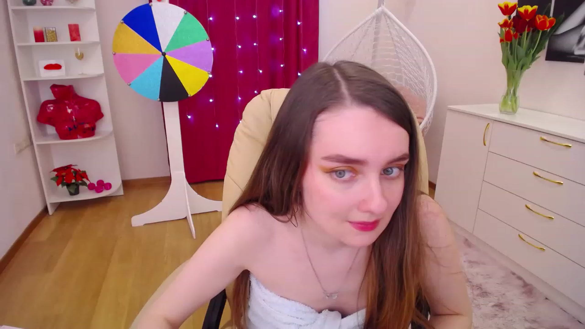 Gallery image thumbnail from OceanFeelss's myfreecams stream on, 03/10/2023, 09:51 image 8 of 20