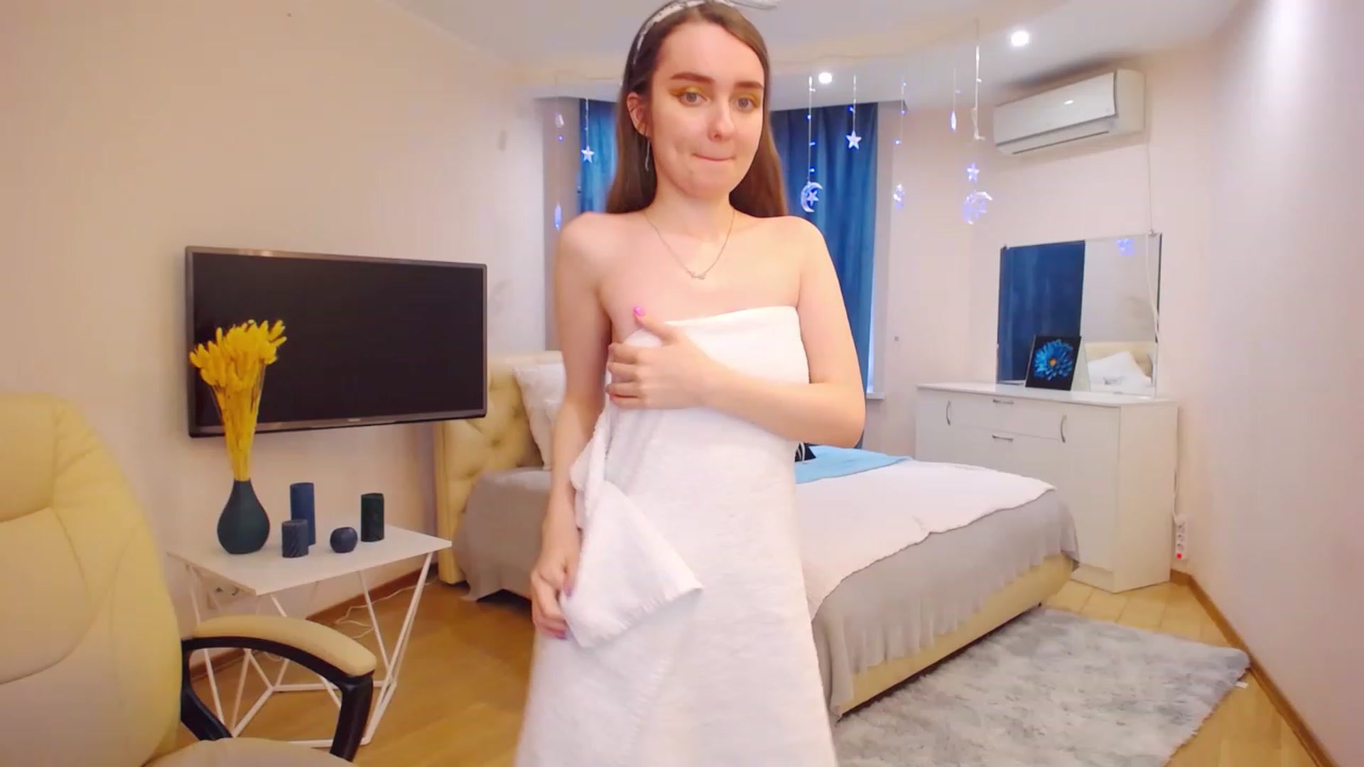 Gallery image thumbnail from OceanFeelss's myfreecams stream on, 03/14/2023, 08:29 image 6 of 20