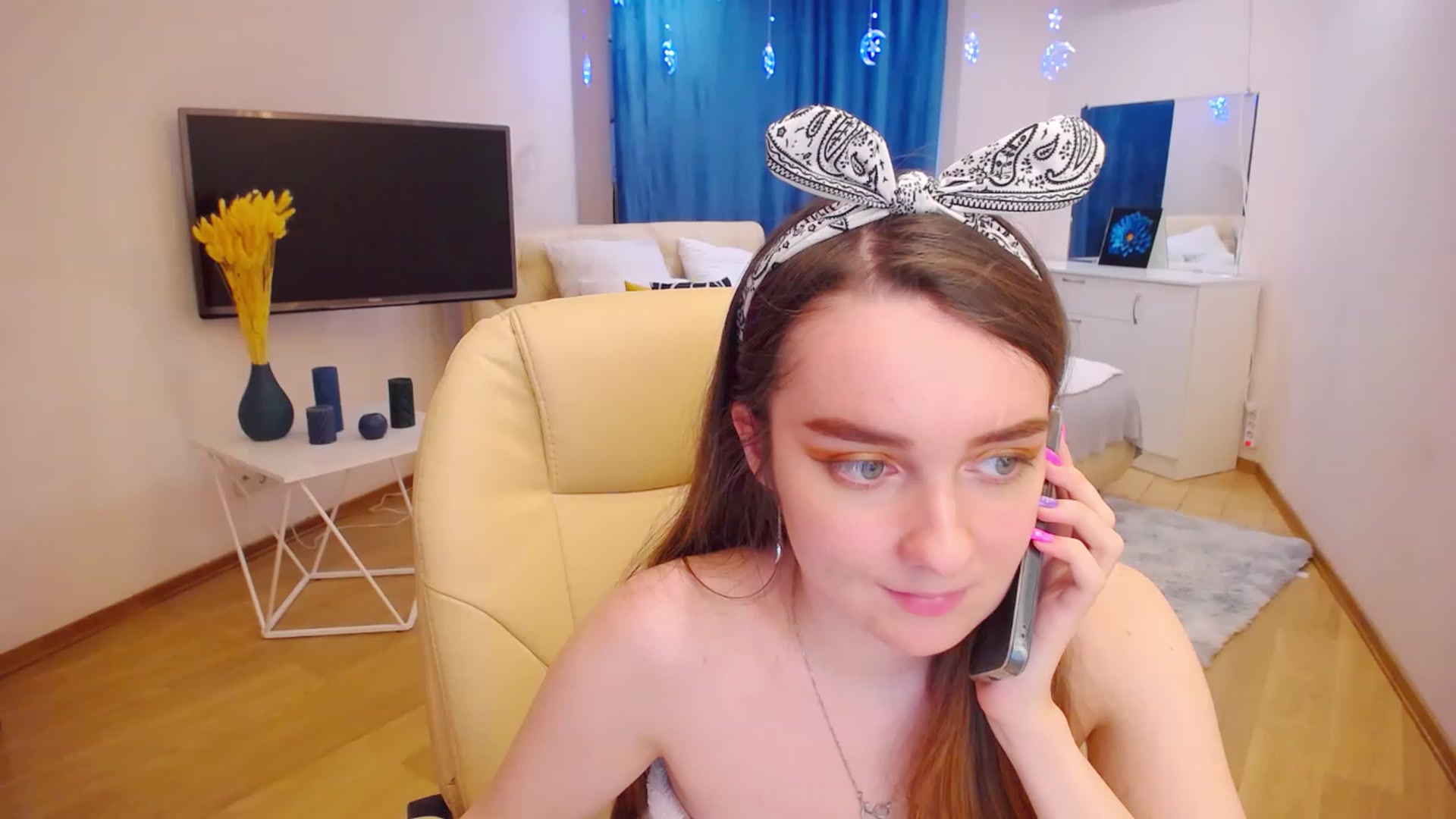 Gallery image thumbnail from OceanFeelss's myfreecams stream on, 03/14/2023, 08:29 image 5 of 20