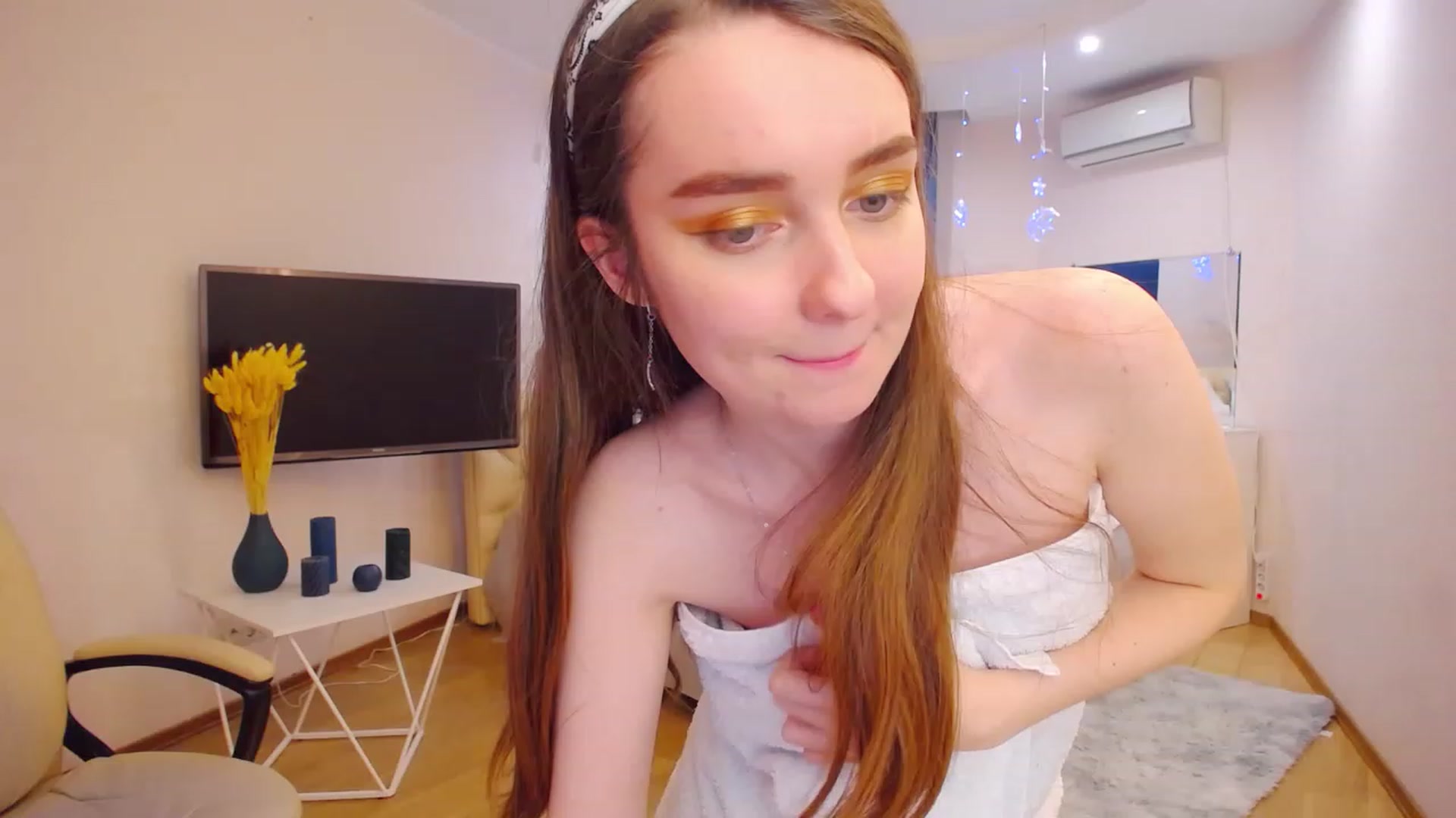 Gallery image thumbnail from OceanFeelss's myfreecams stream on, 03/14/2023, 08:29 image 2 of 20