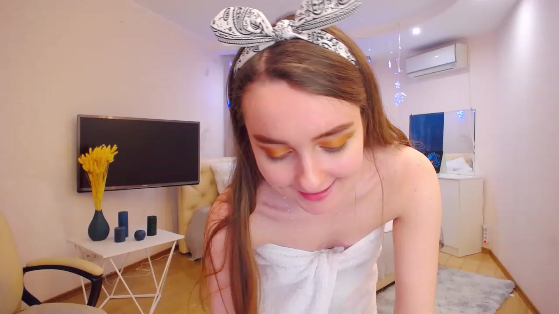 Gallery image thumbnail from OceanFeelss's myfreecams stream on, 03/14/2023, 08:29 image 3 of 20