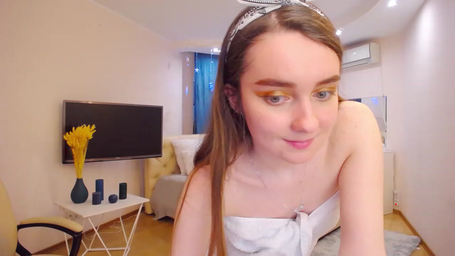 Gallery image thumbnail from OceanFeelss's myfreecams stream on, 03/14/2023, 08:29 image 1 of 20