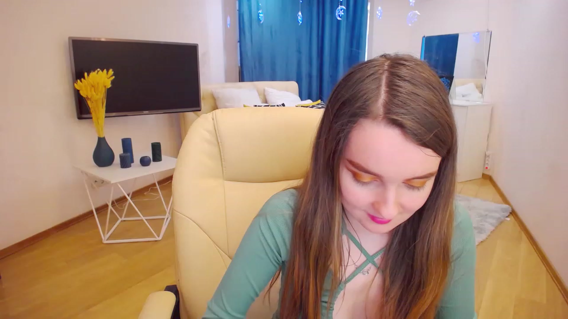 Gallery image thumbnail from OceanFeelss's myfreecams stream on, 03/14/2023, 09:02 image 2 of 20