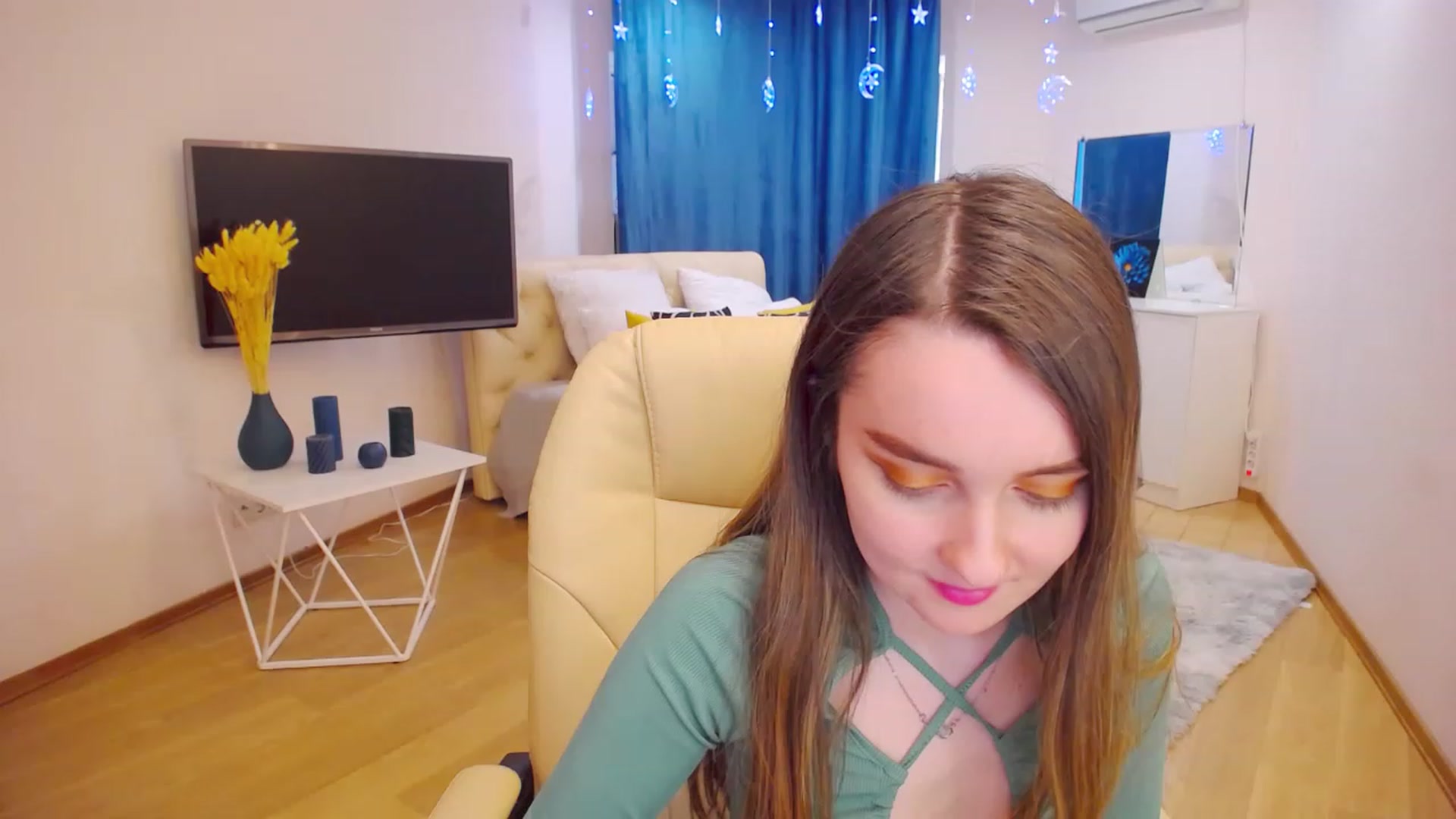Gallery image thumbnail from OceanFeelss's myfreecams stream on, 03/14/2023, 09:02 image 14 of 20